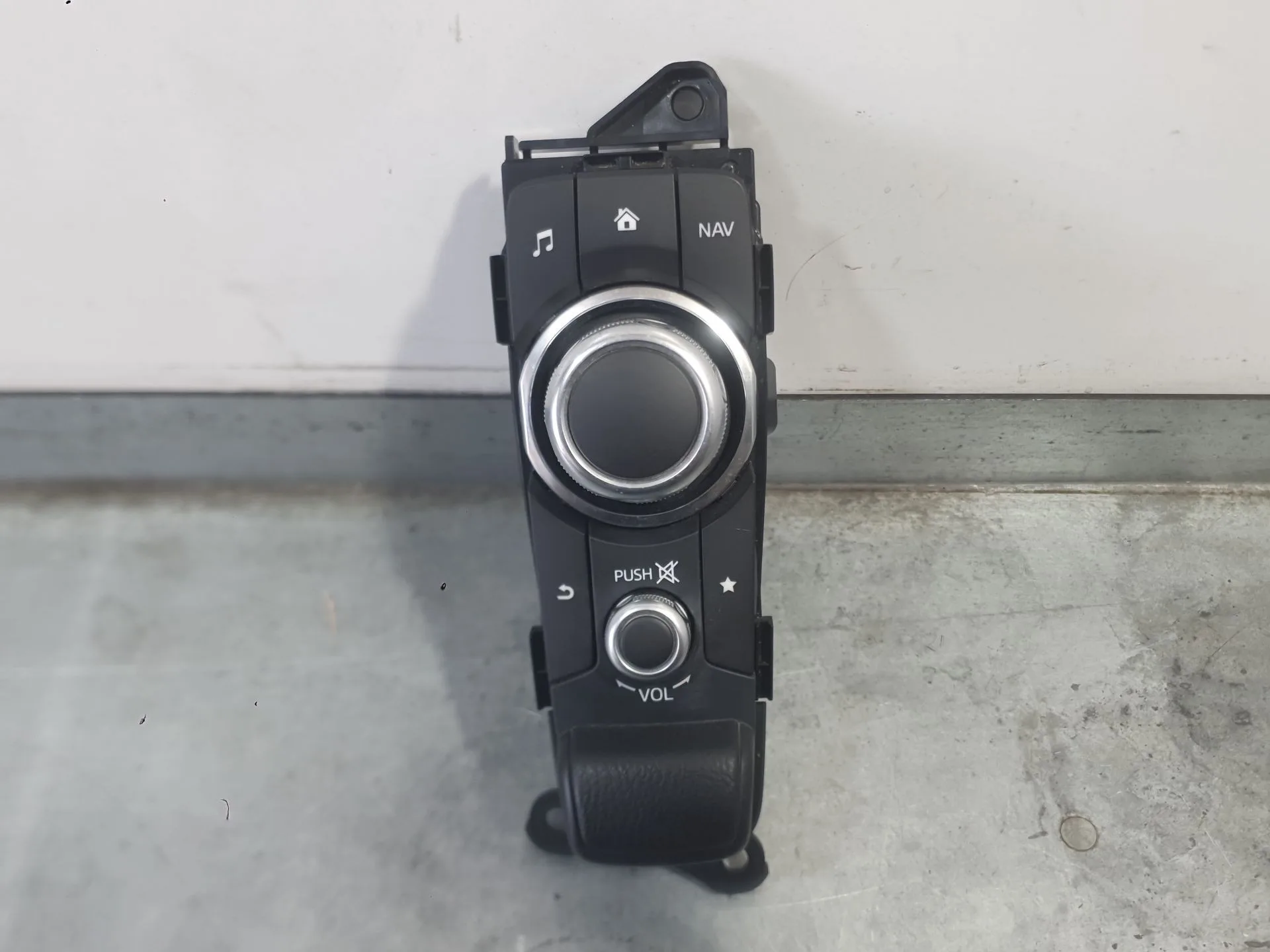 Mando Multifuncion para Mazda 2 Lim. ()