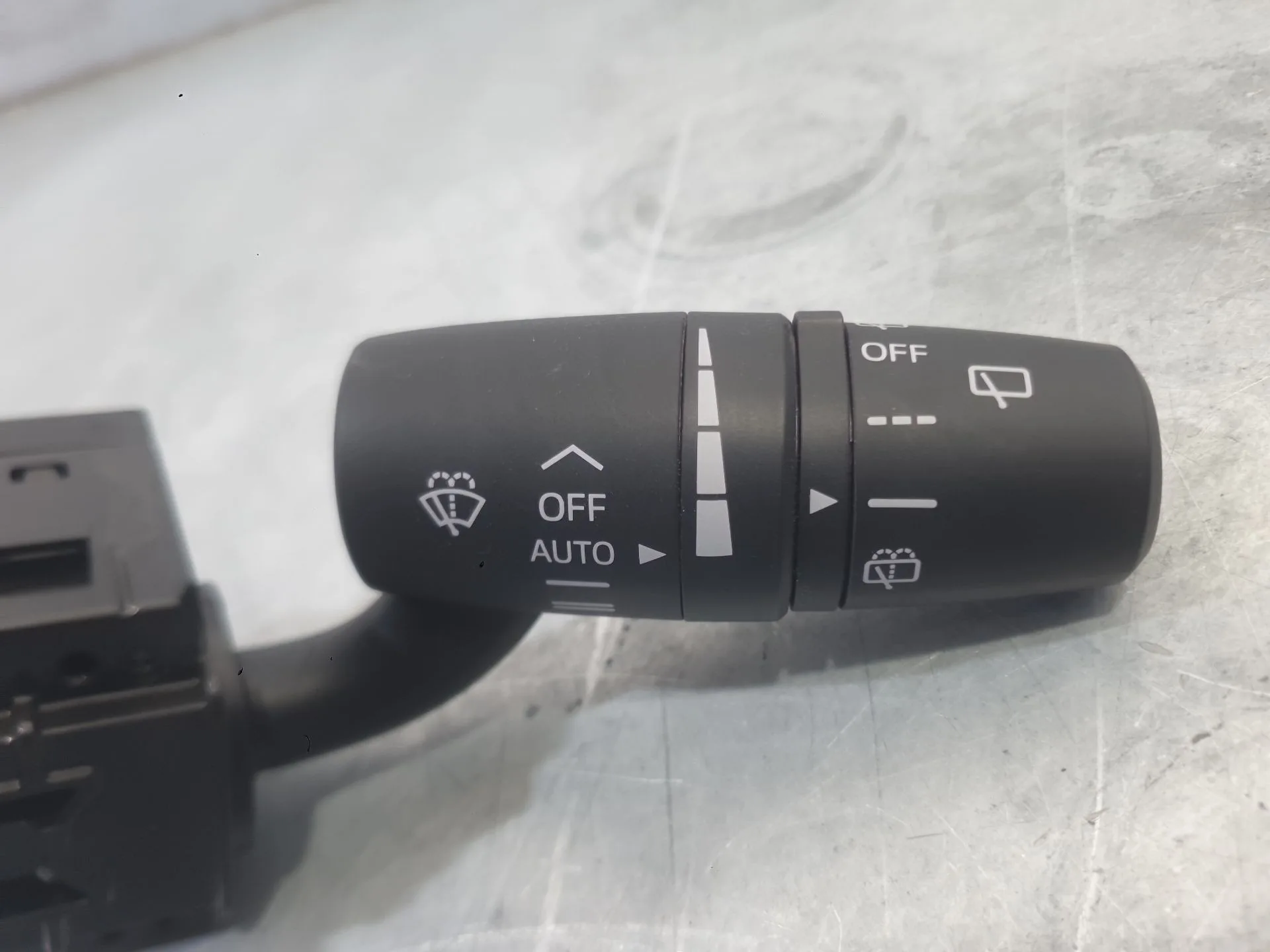Mando Limpia para Mazda 2 Lim. ()