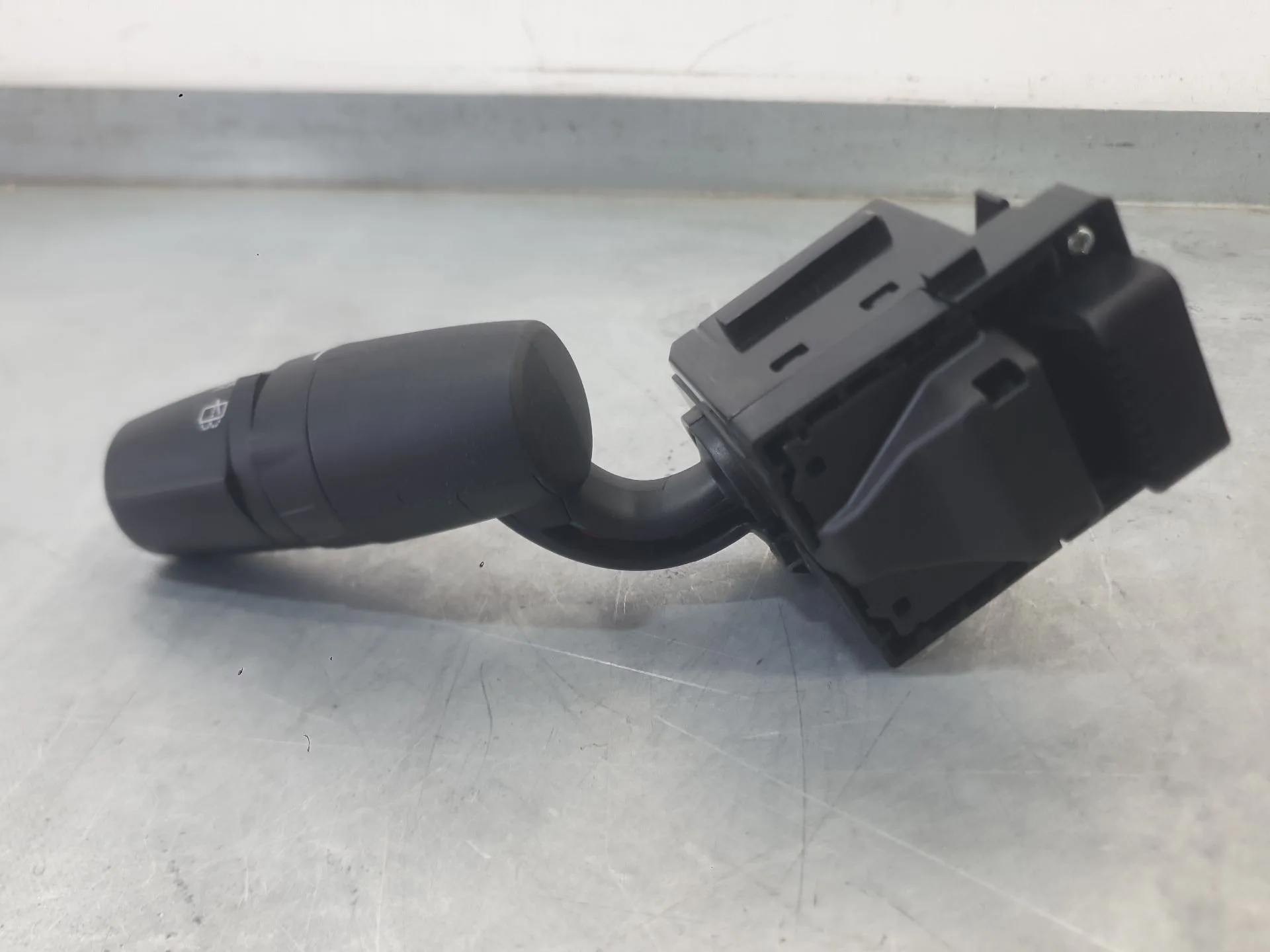 Mando Limpia para Mazda 2 Lim. ()
