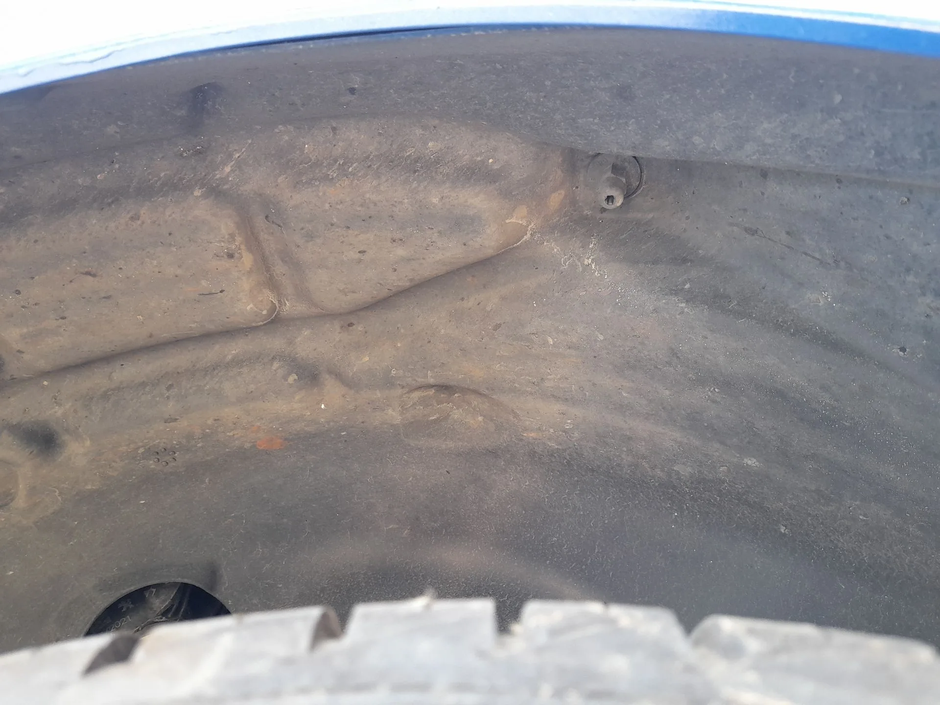 Plastico Pase Rueda Tras. Dch. para Opel Corsa F (P2Jo)