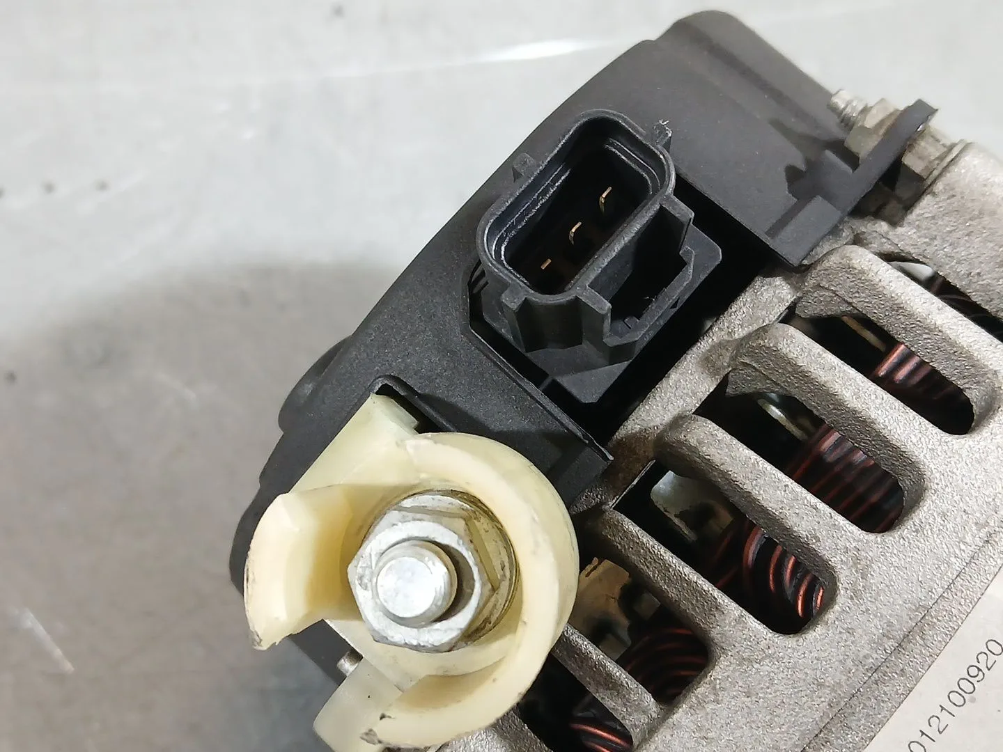 Alternador para Ford Focus C-Max (Dm2)