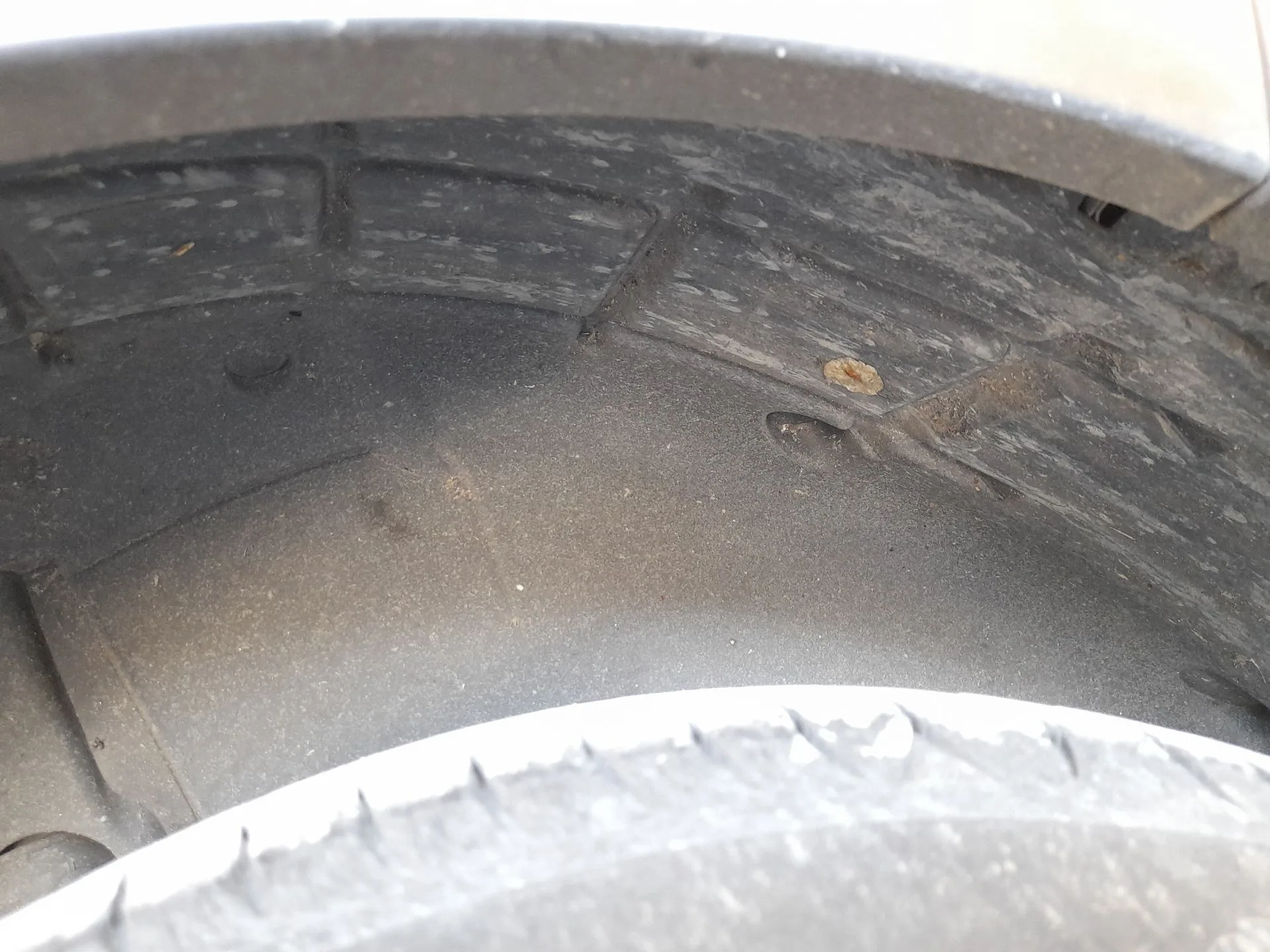 Plastico Pase Rueda Tras. Izq. para Citroën C3 Iii (Sx)