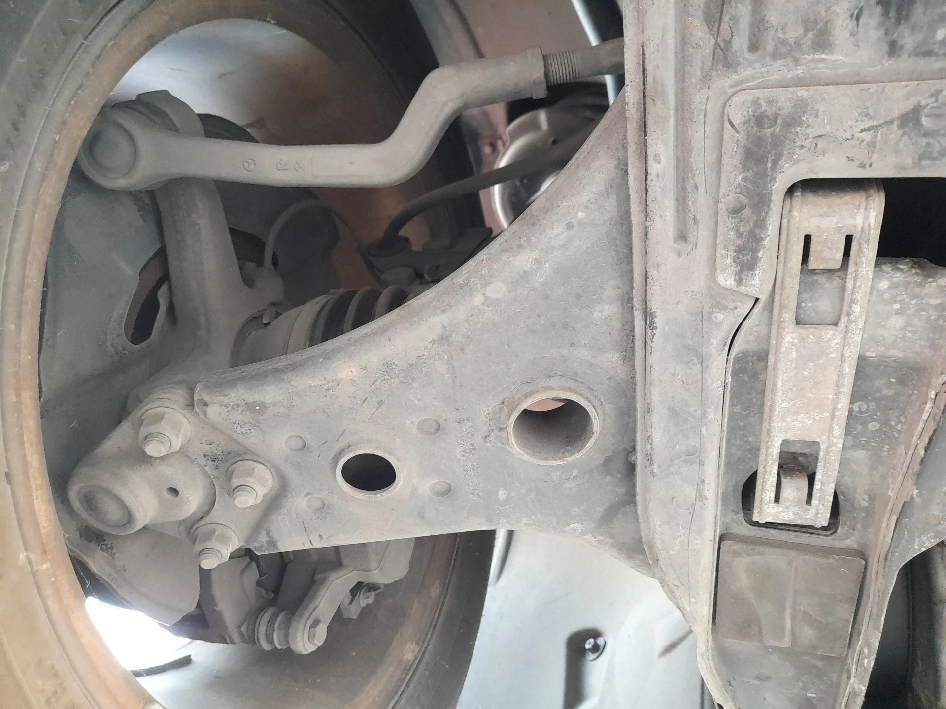 Brazo Suspension Inferior Delantero Derecho para Mercedes-Benz Clase B Sports Tourer (W245)