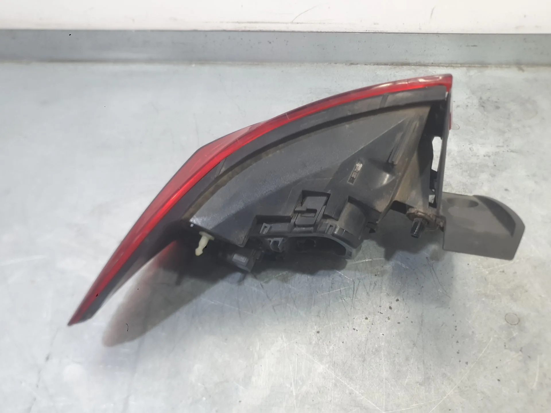 Piloto Trasero Derecho Exterior para Renault Clio Iv (Bh_)