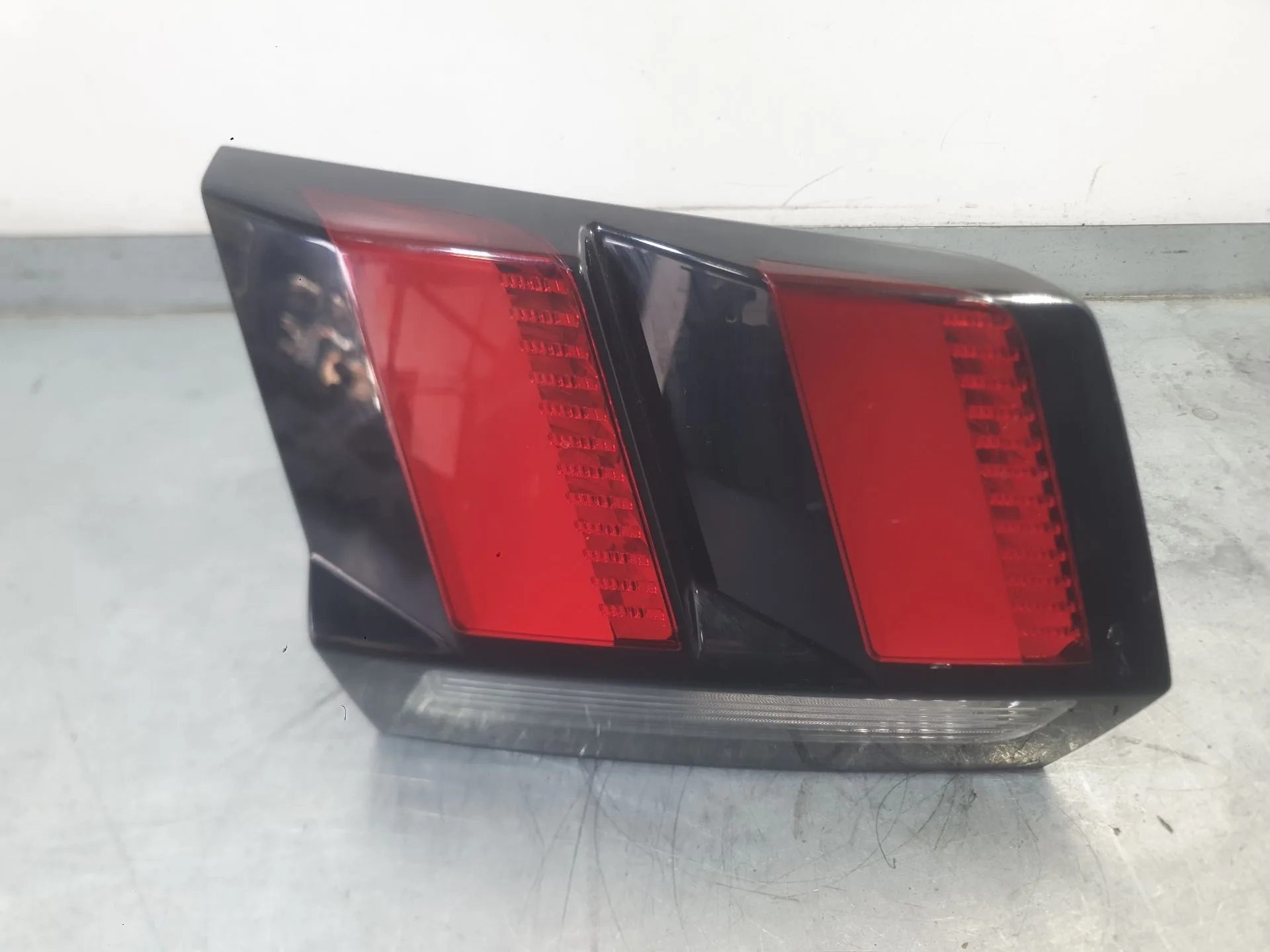 Piloto Trasero Izquierdo Interior para Peugeot 3008 Ii Suv (Mc_, Mr_, Mj_, M4_)