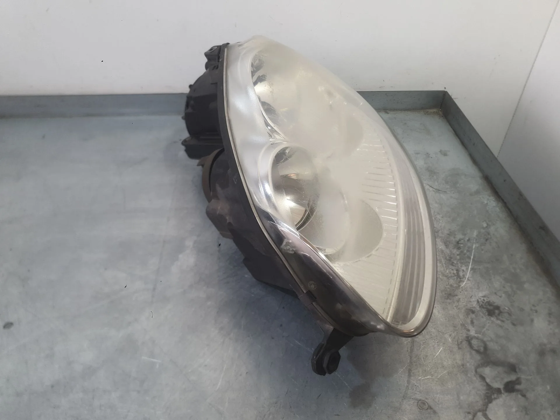 Faro Izquierdo para Volkswagen Golf V (1K1)