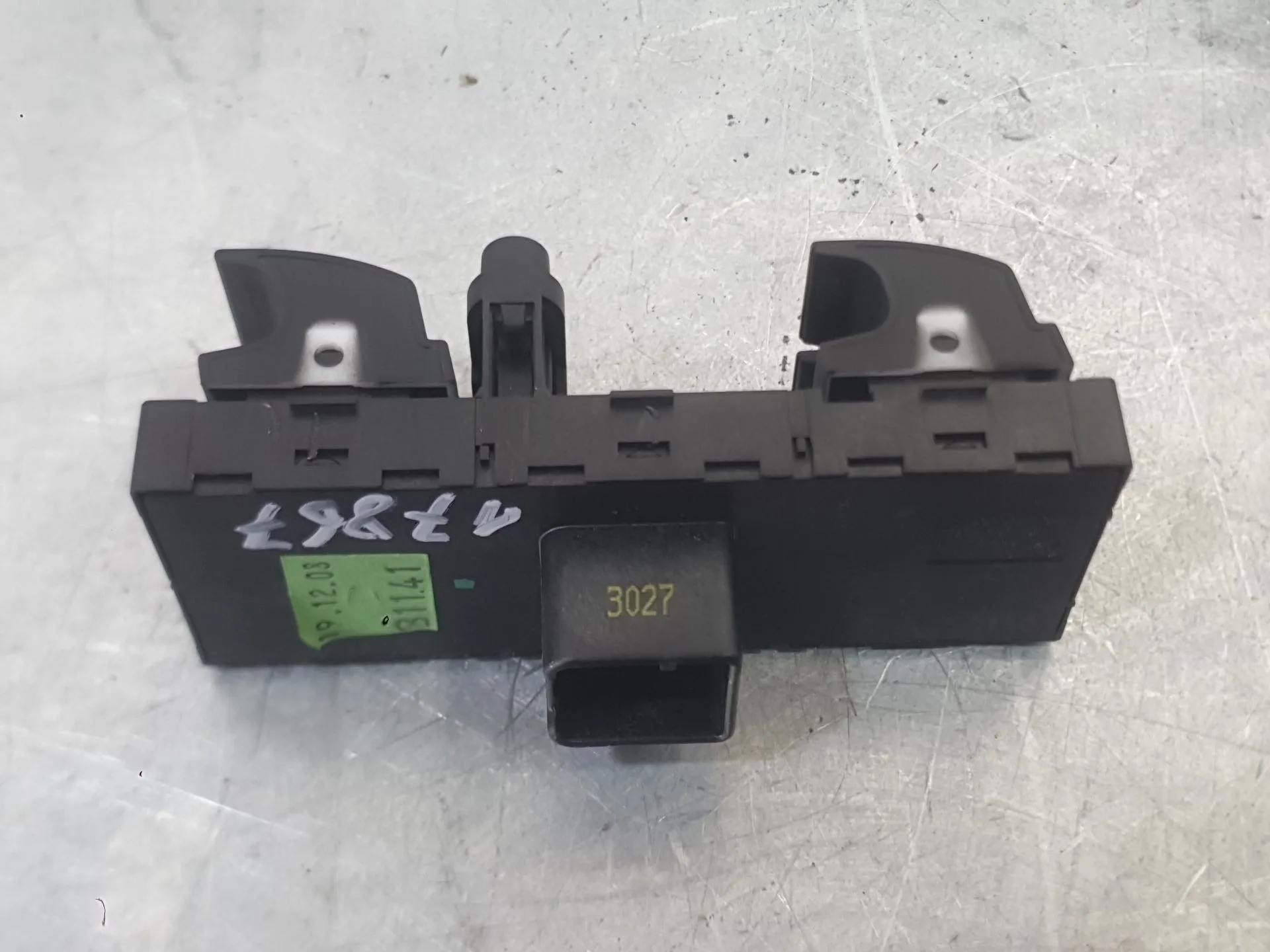 Mando Elevalunas Delantero Izquierdo para Volkswagen Golf V (1K1)