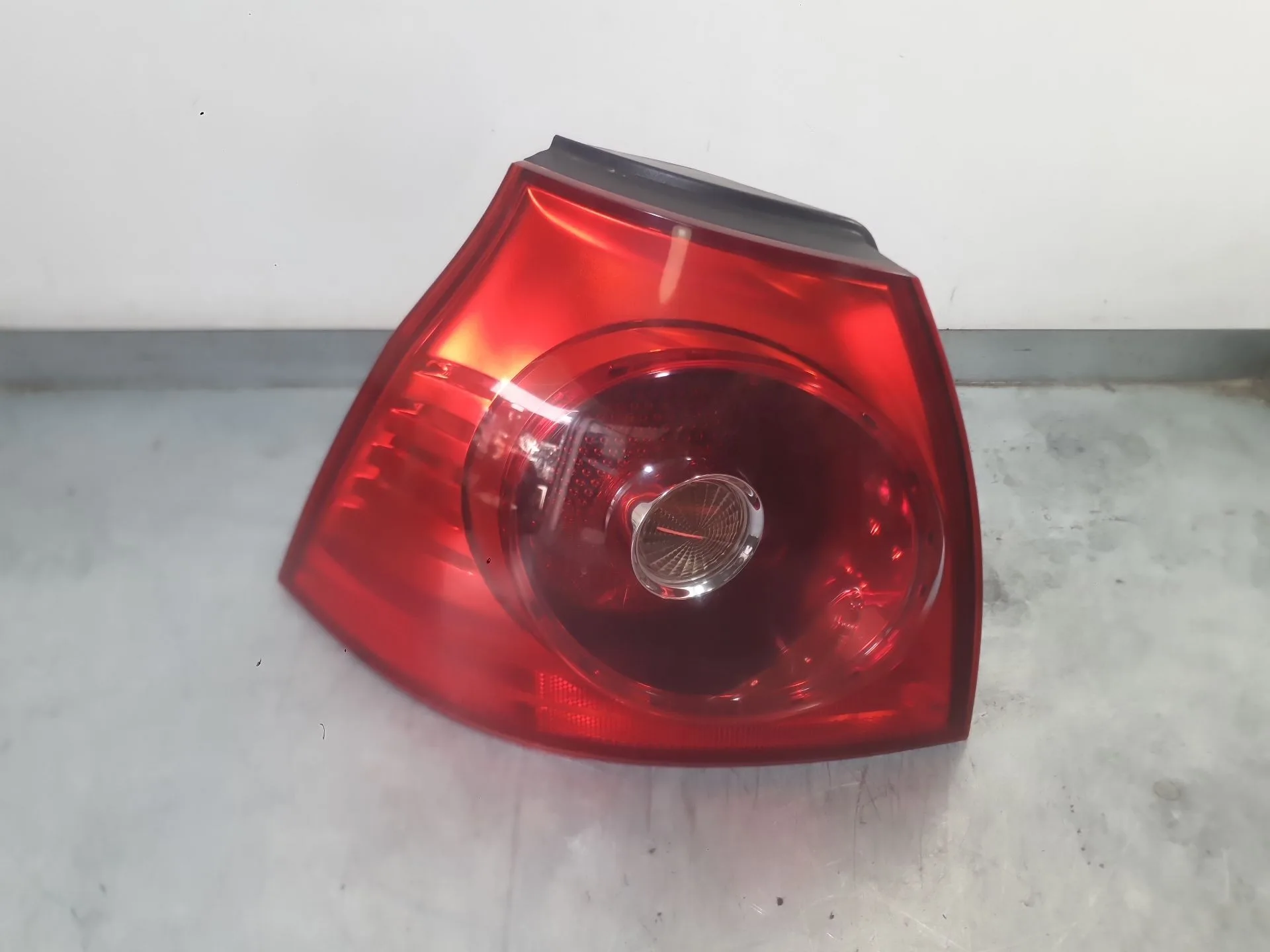 Piloto Trasero Izquierdo Exterior para Volkswagen Golf V (1K1)