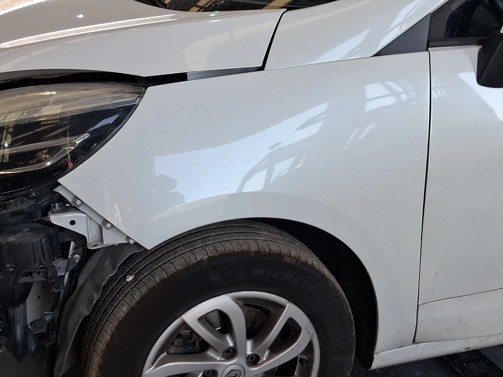 Aleta Delantera Izquierda para Renault Grand Scenic Iii (Jz0/1_)
