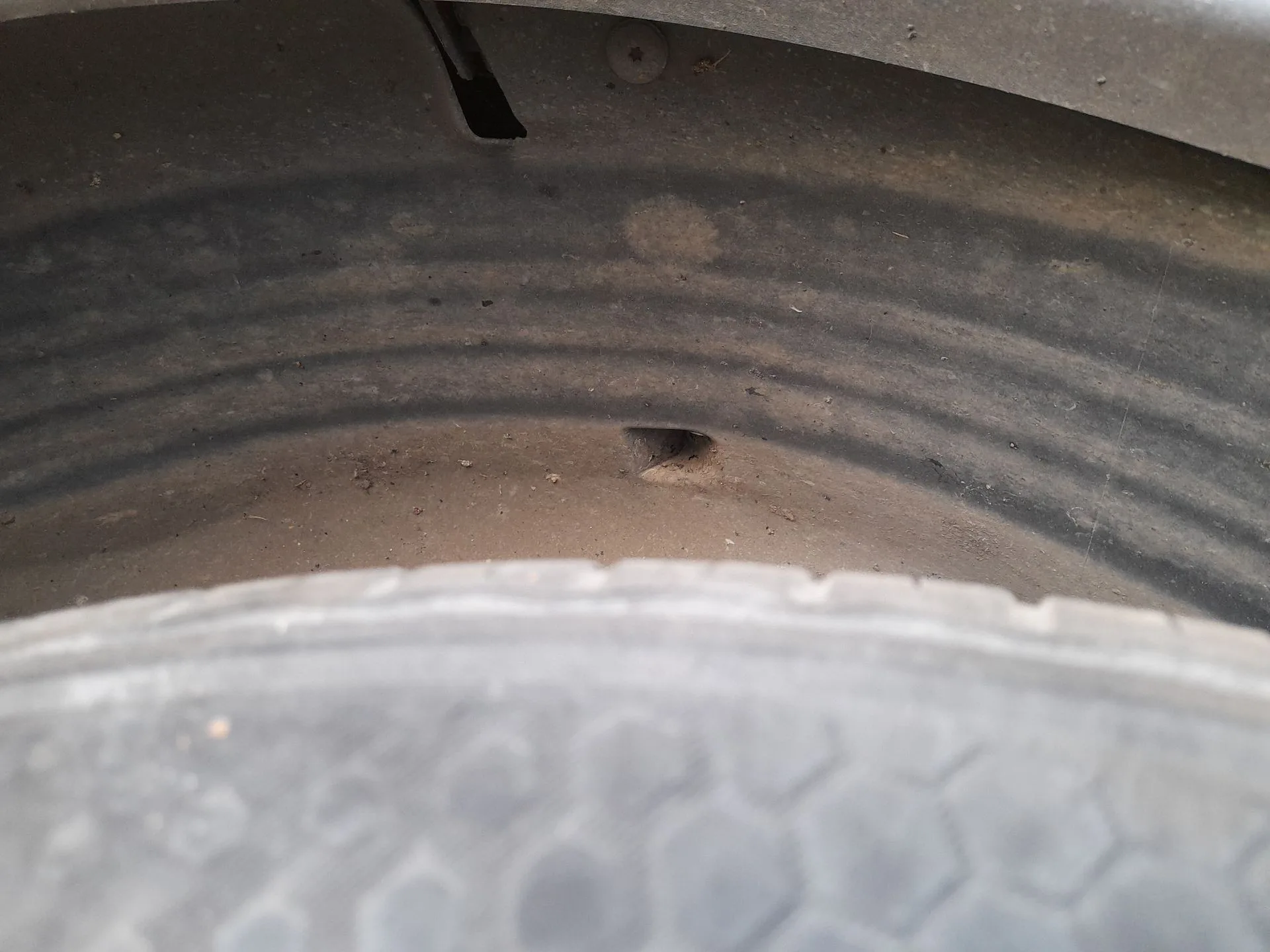 Plastico Pase Rueda Tras. Izq. para Citroën C4 Cactus