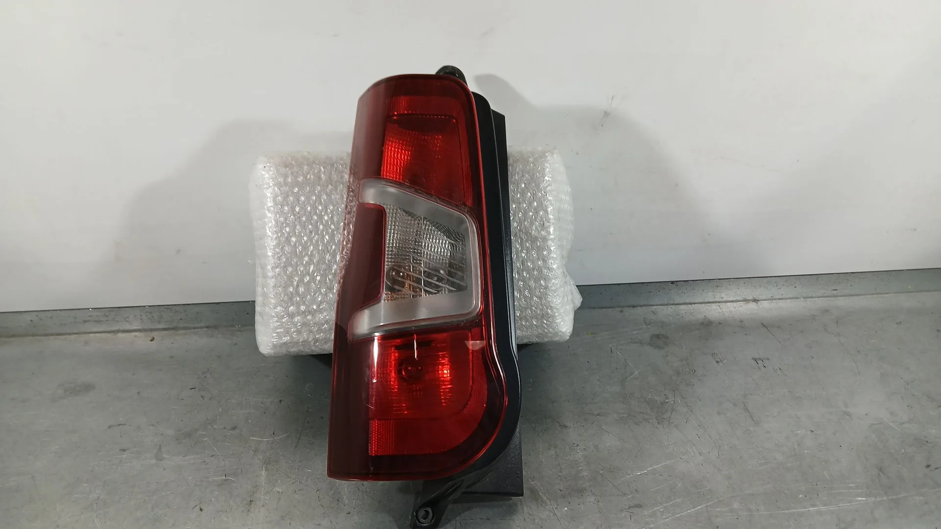 Piloto Trasero Izquierdo para Peugeot Partner Furgoneta/Monovolumen (K9)