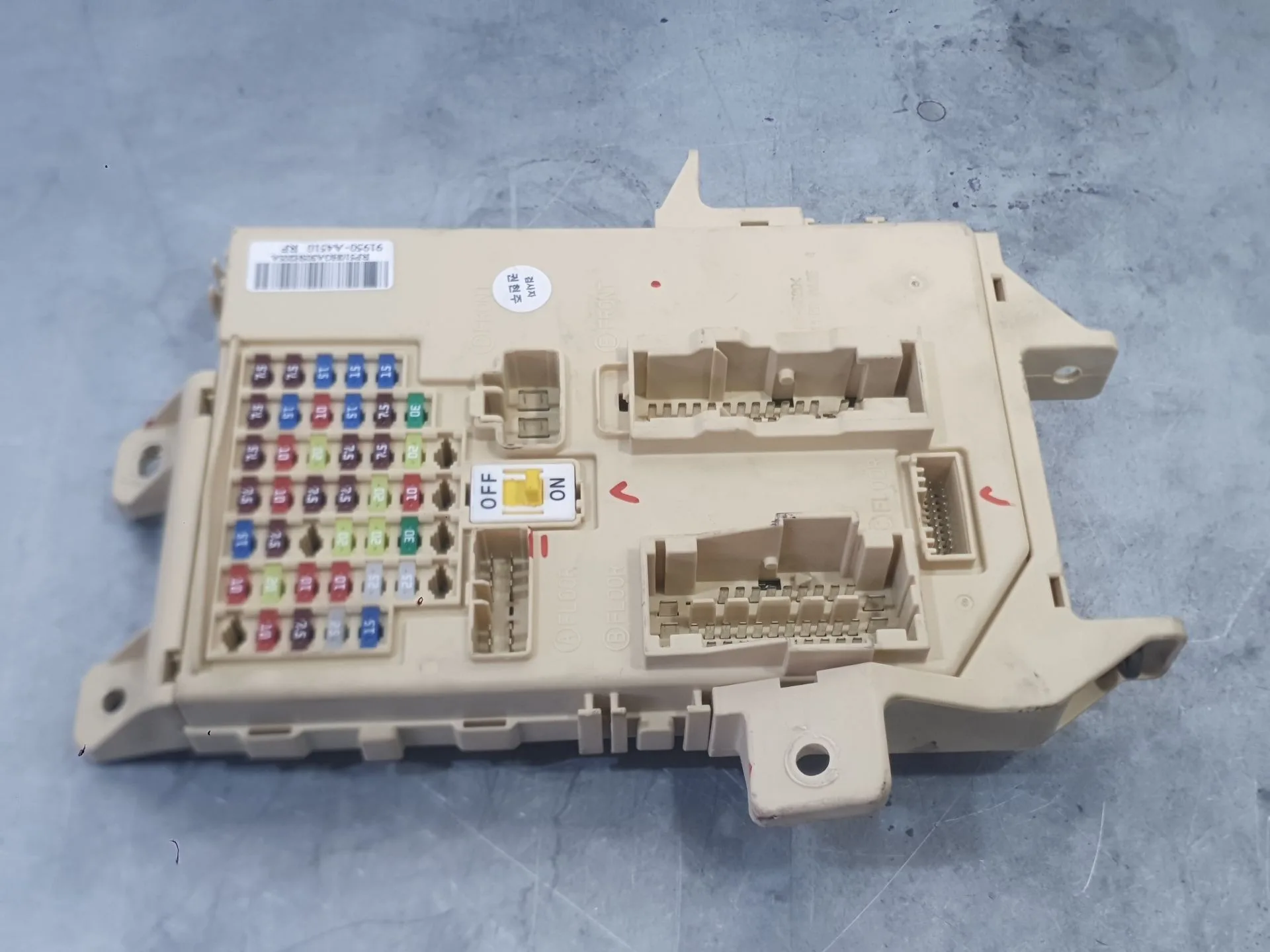 Caja Reles / Fusibles para Kia Carens Iv