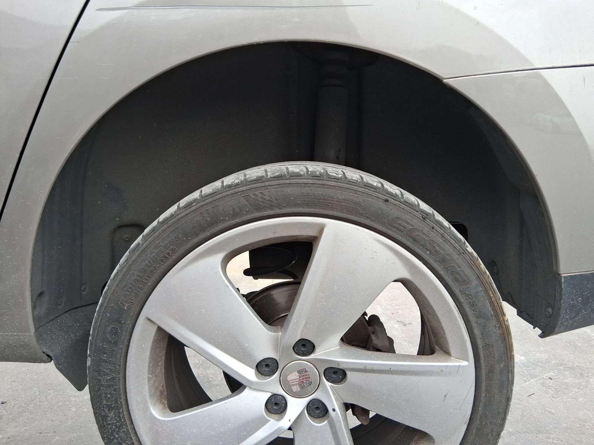 Plastico Pase Rueda Tras. Izq. para Seat Toledo Iv (Kg3)
