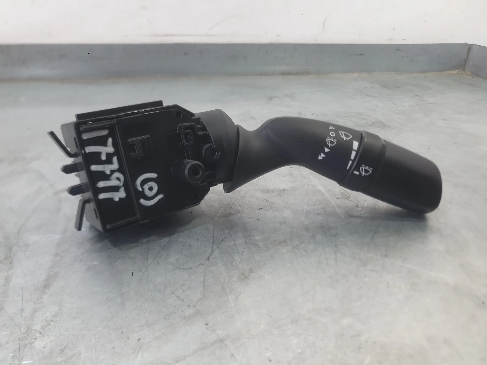Mando Limpia para Toyota Corolla Sedan (_E21_)