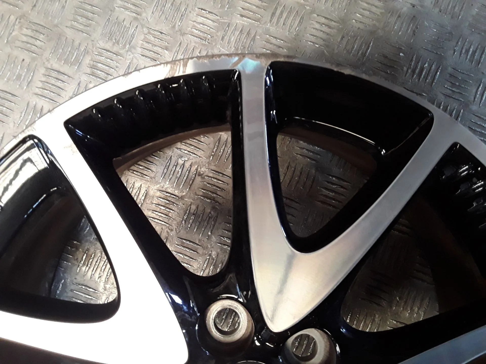 Llanta Aluminio para Toyota Yaris (_P21_, _Pa1_, _Ph1_)
