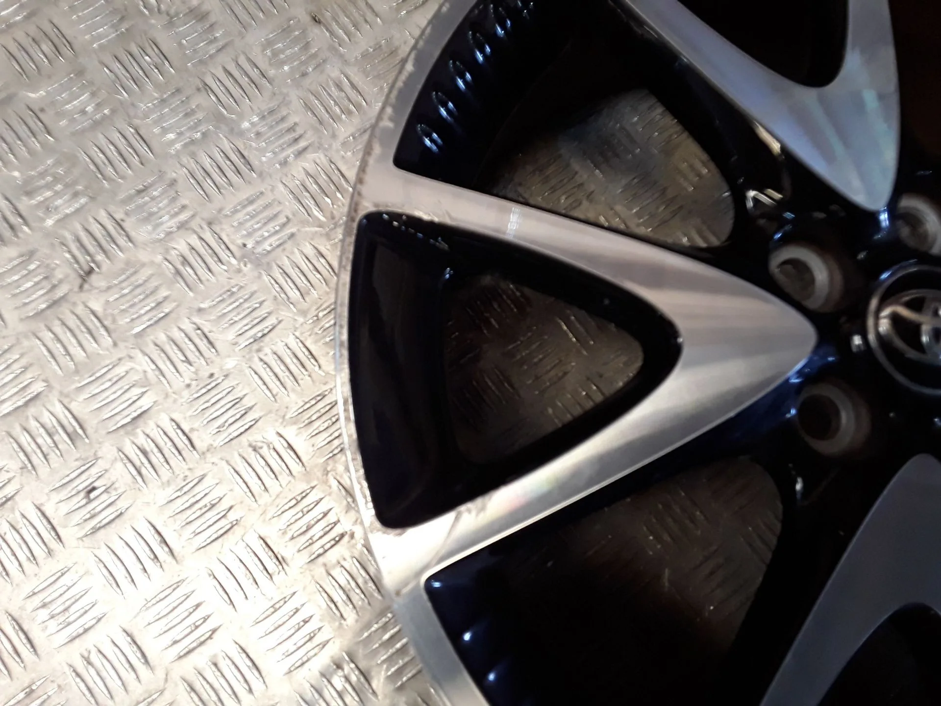 Llanta Aluminio para Toyota Yaris (_P21_, _Pa1_, _Ph1_)