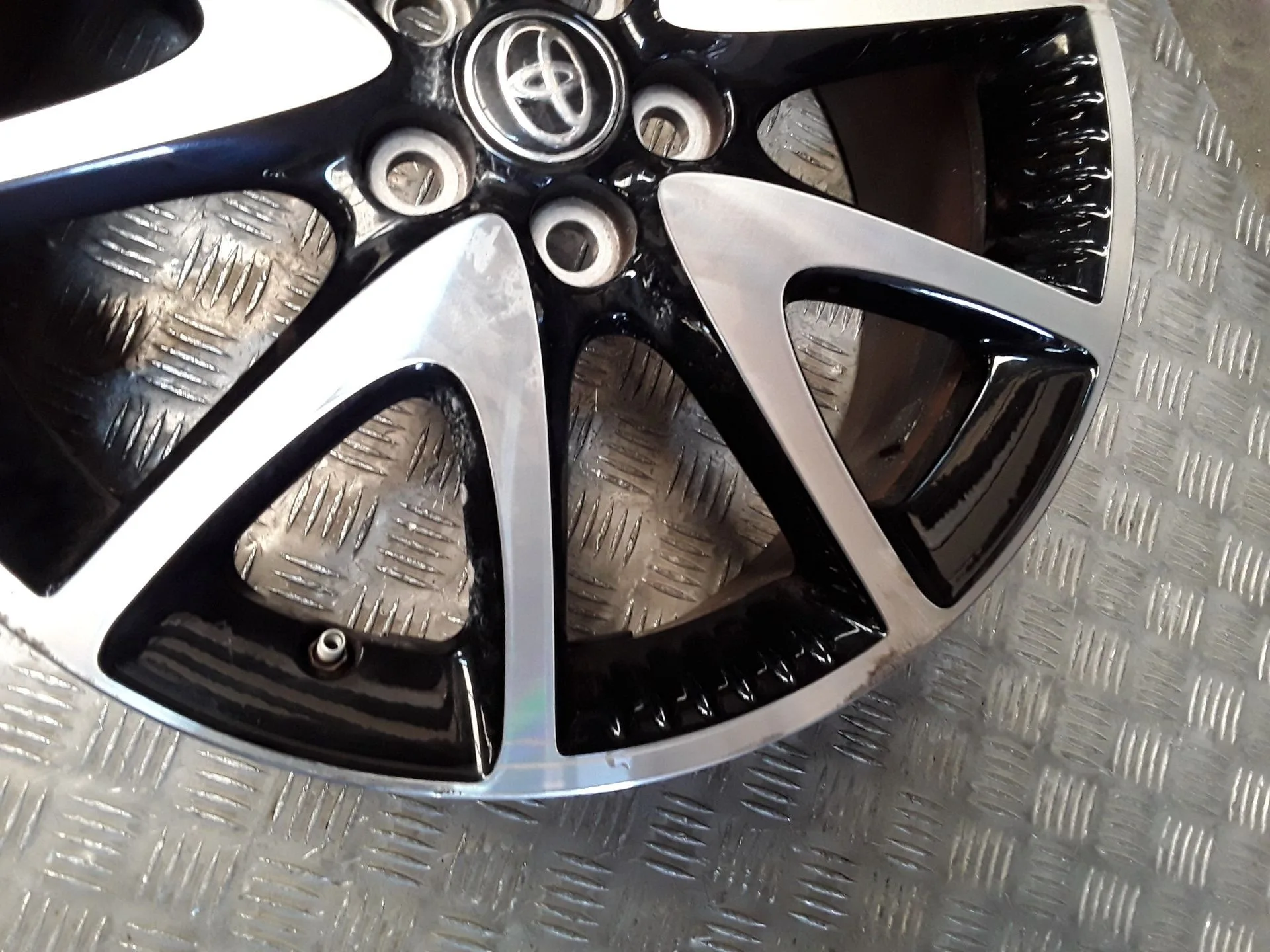 Llanta Aluminio para Toyota Yaris (_P21_, _Pa1_, _Ph1_)
