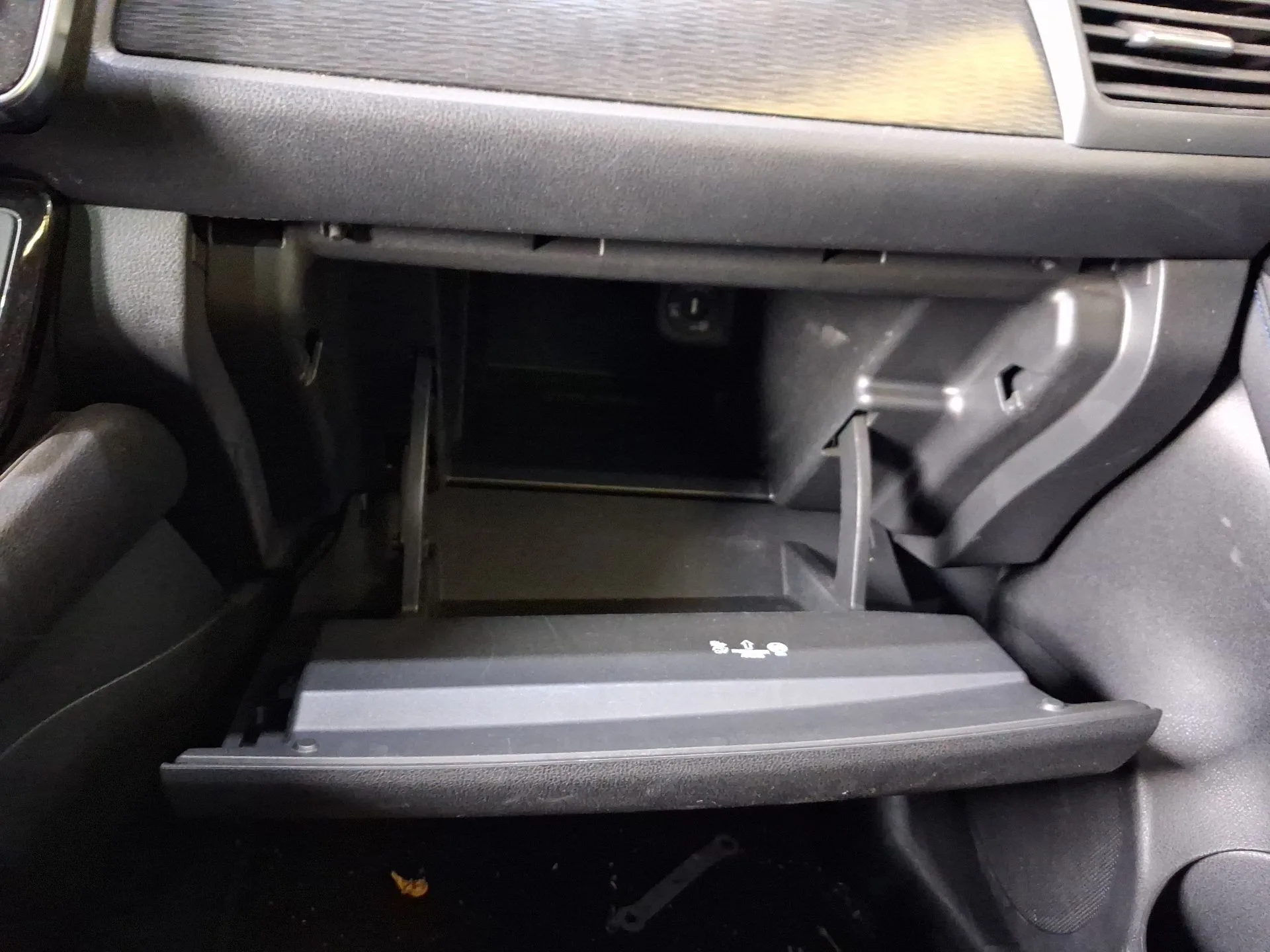 Guantera para Nissan Leaf (Ze1)