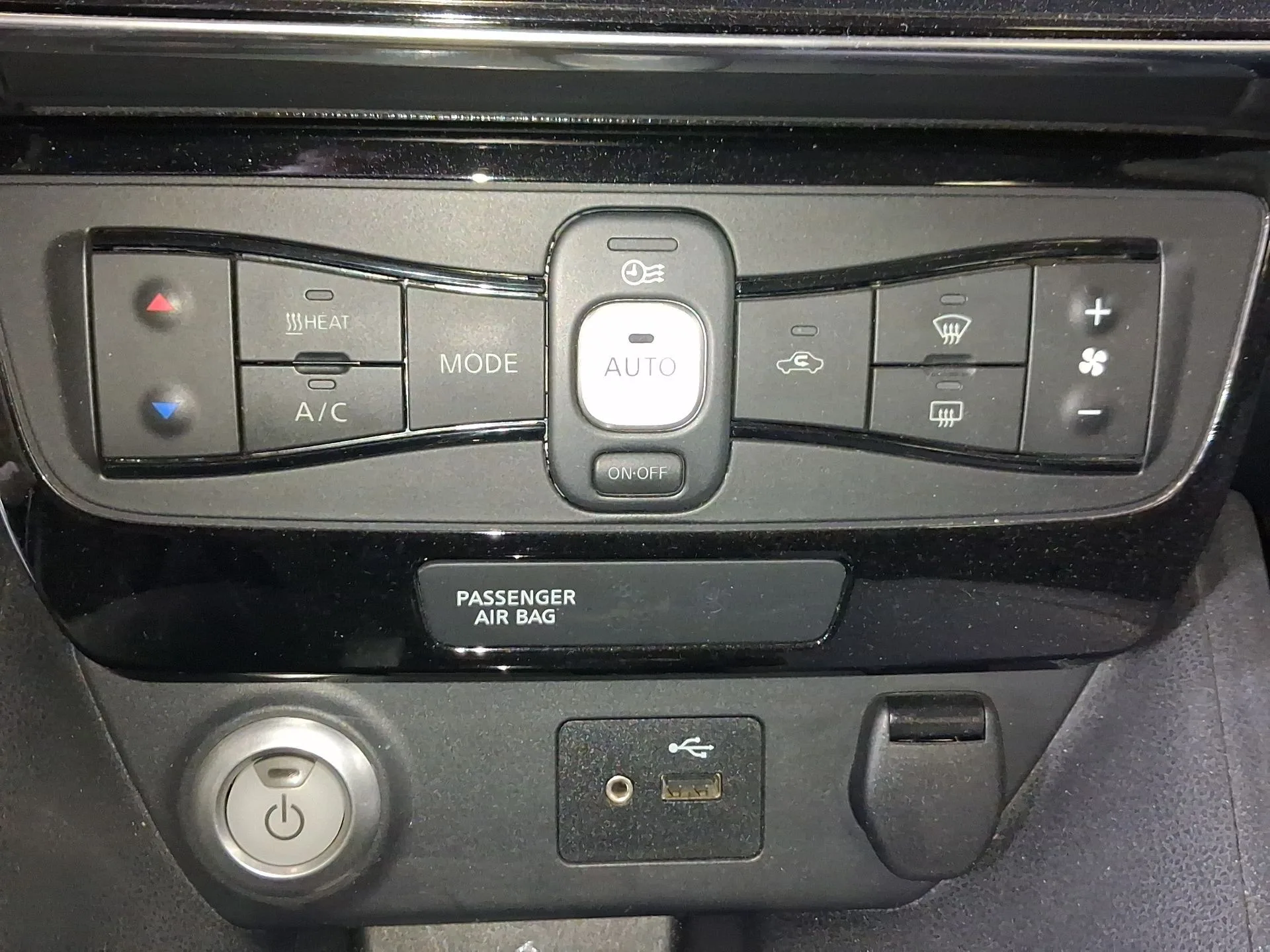 Mando Climatizador para Nissan Leaf (Ze1)