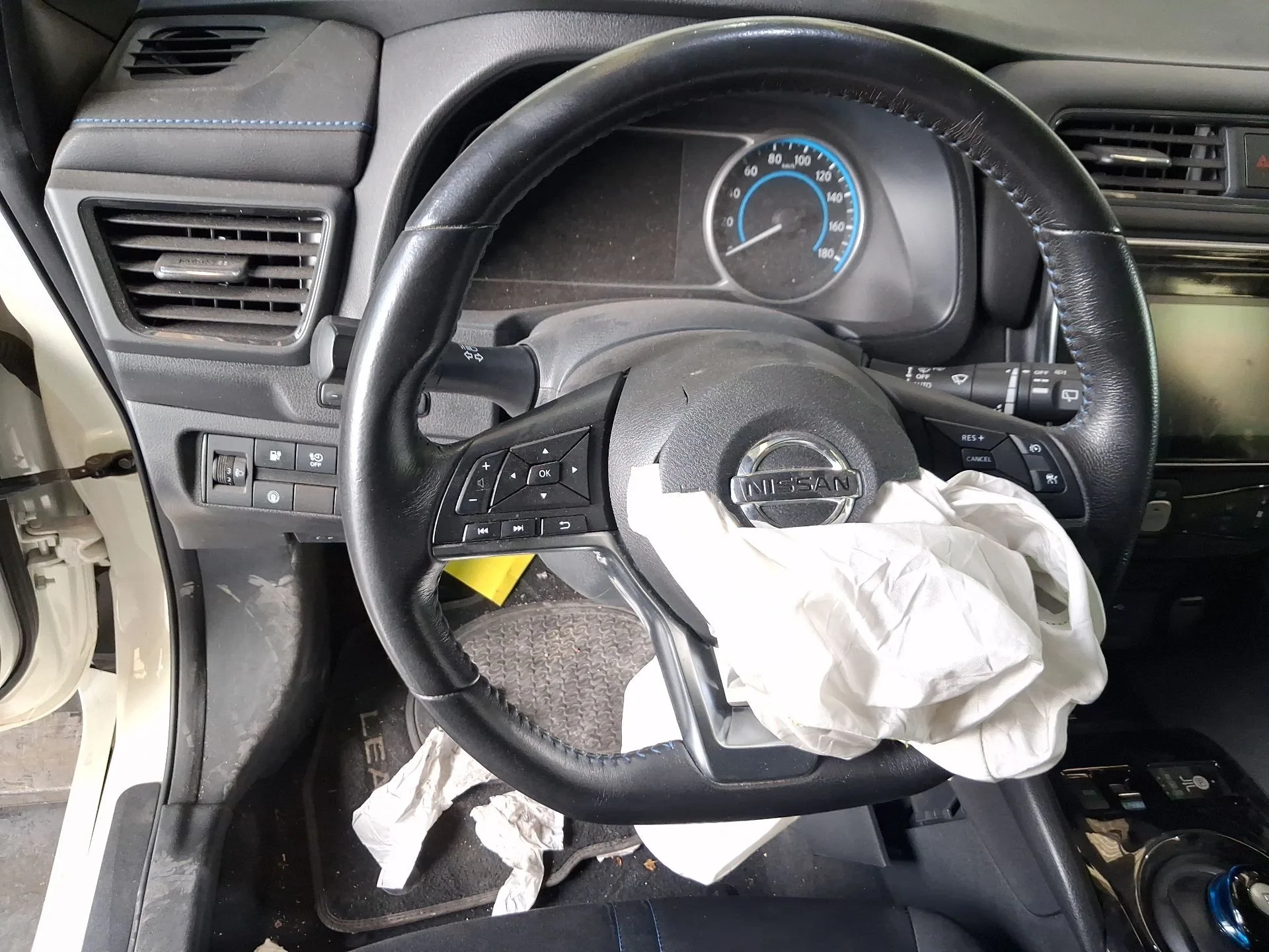 Volante para Nissan Leaf (Ze1)