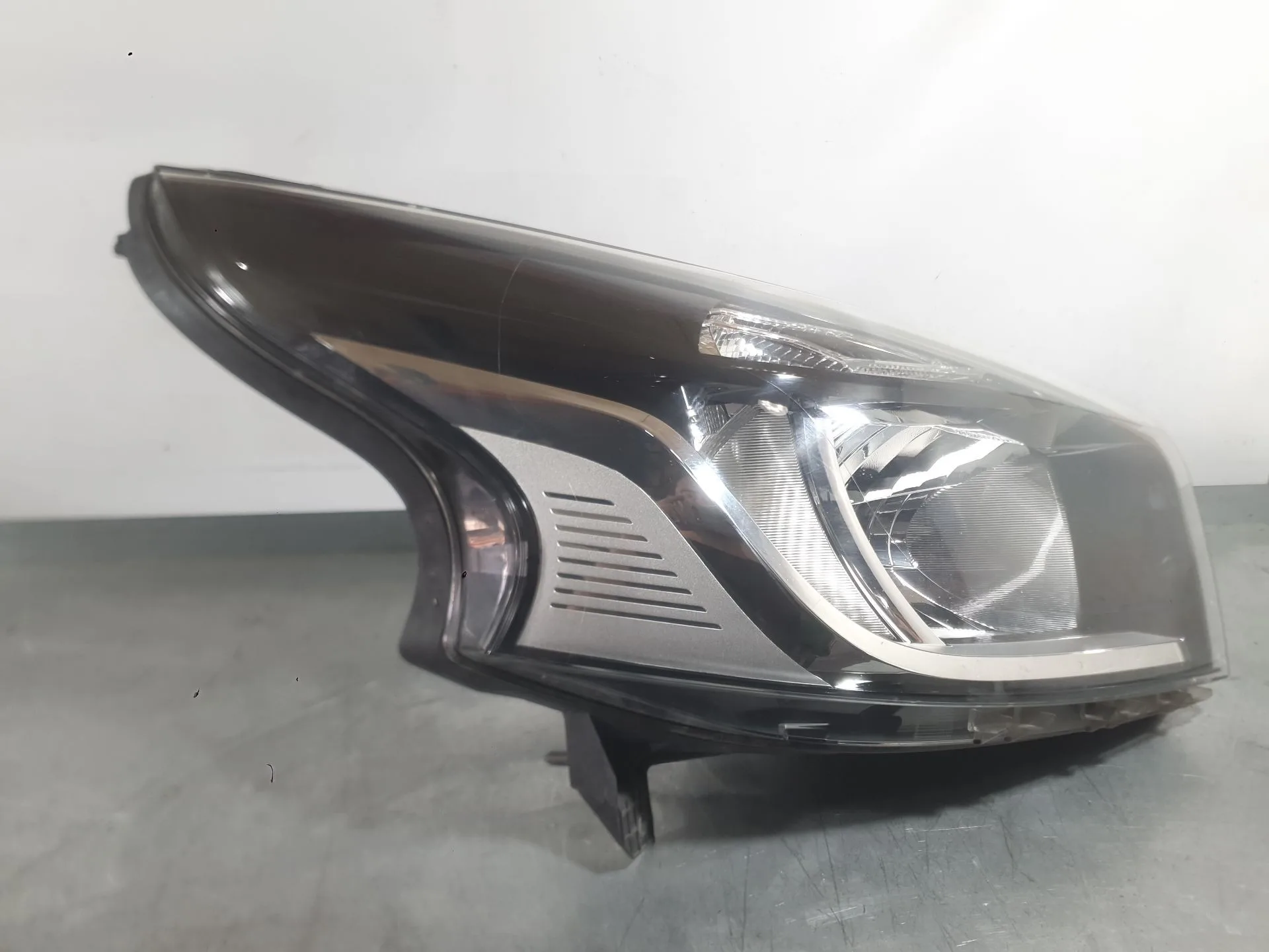 Faro Derecho para Renault Trafic Iii Autobus (Jg_)