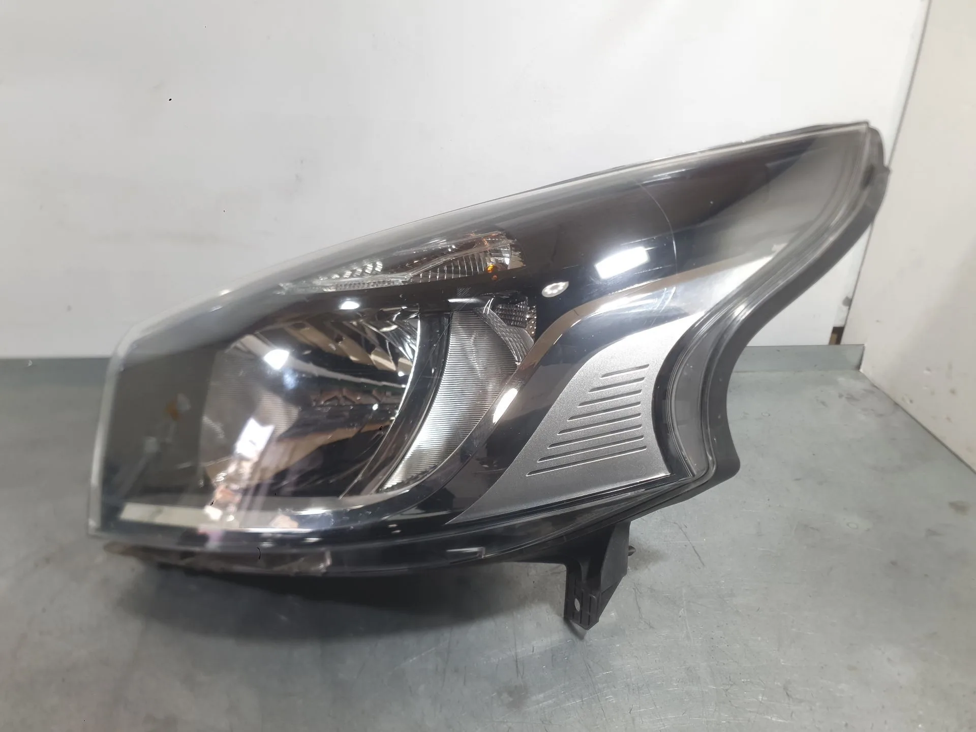 Faro Izquierdo para Renault Trafic Iii Autobus (Jg_)