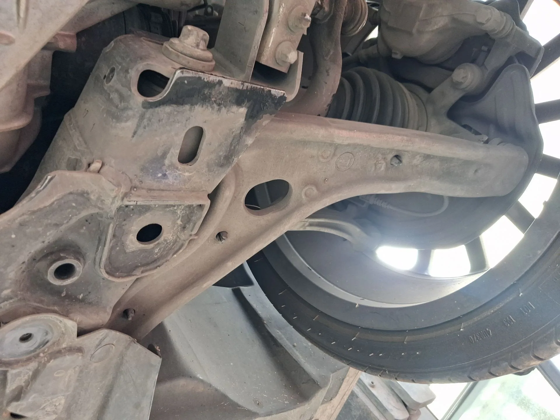 Brazo Suspension Inferior Delantero Izquierdo para Mercedes-Benz Clase B Sports Tourer (W246, W242)