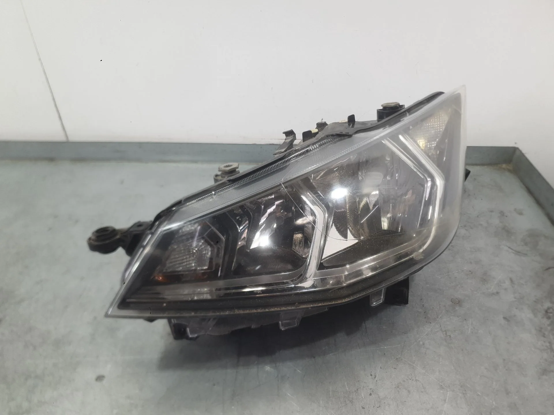 Faro Izquierdo para Seat Ibiza V (Kj1, Kjg)