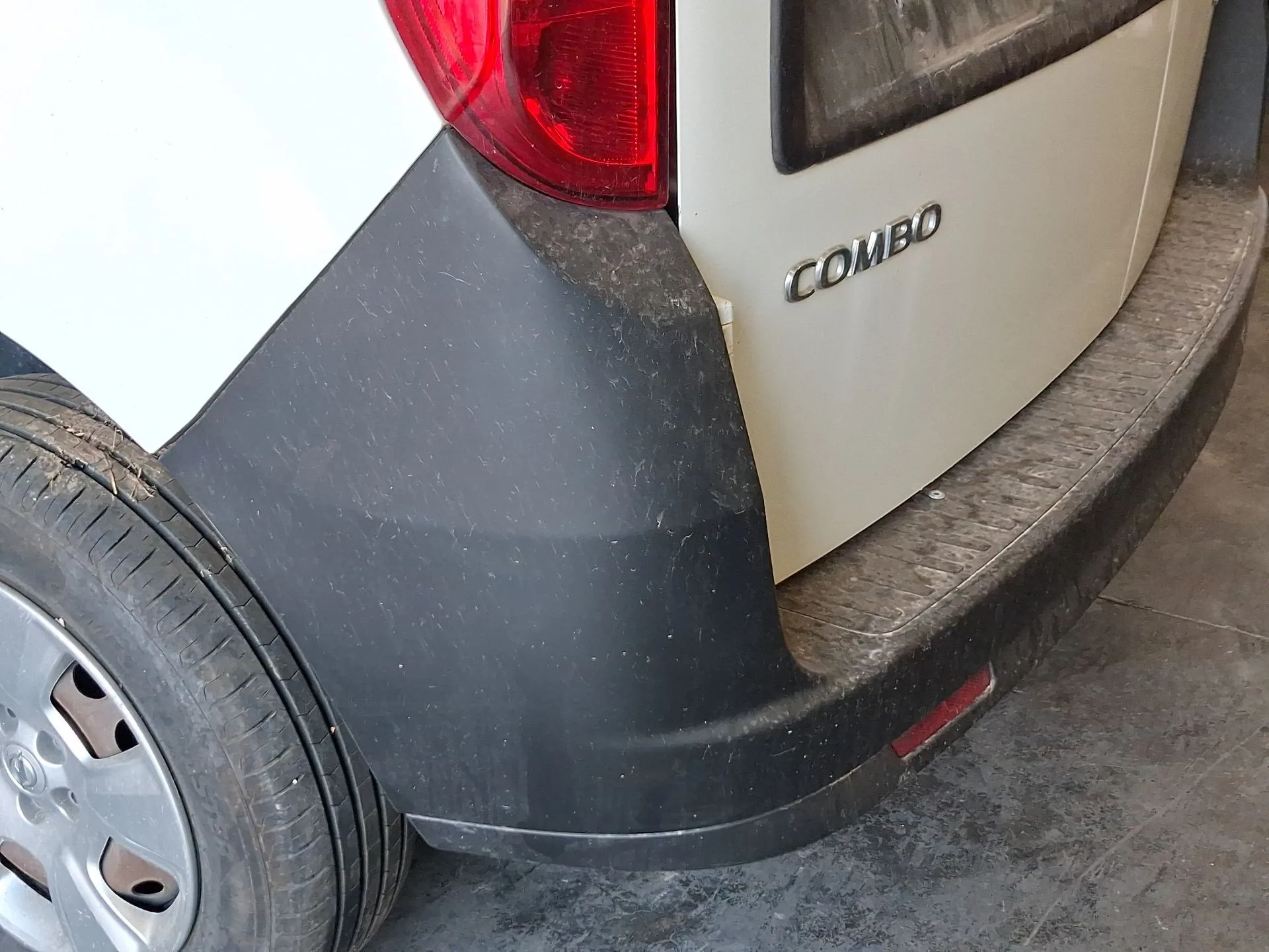 Paragolpes Trasero para Opel Combo Tour (X12)