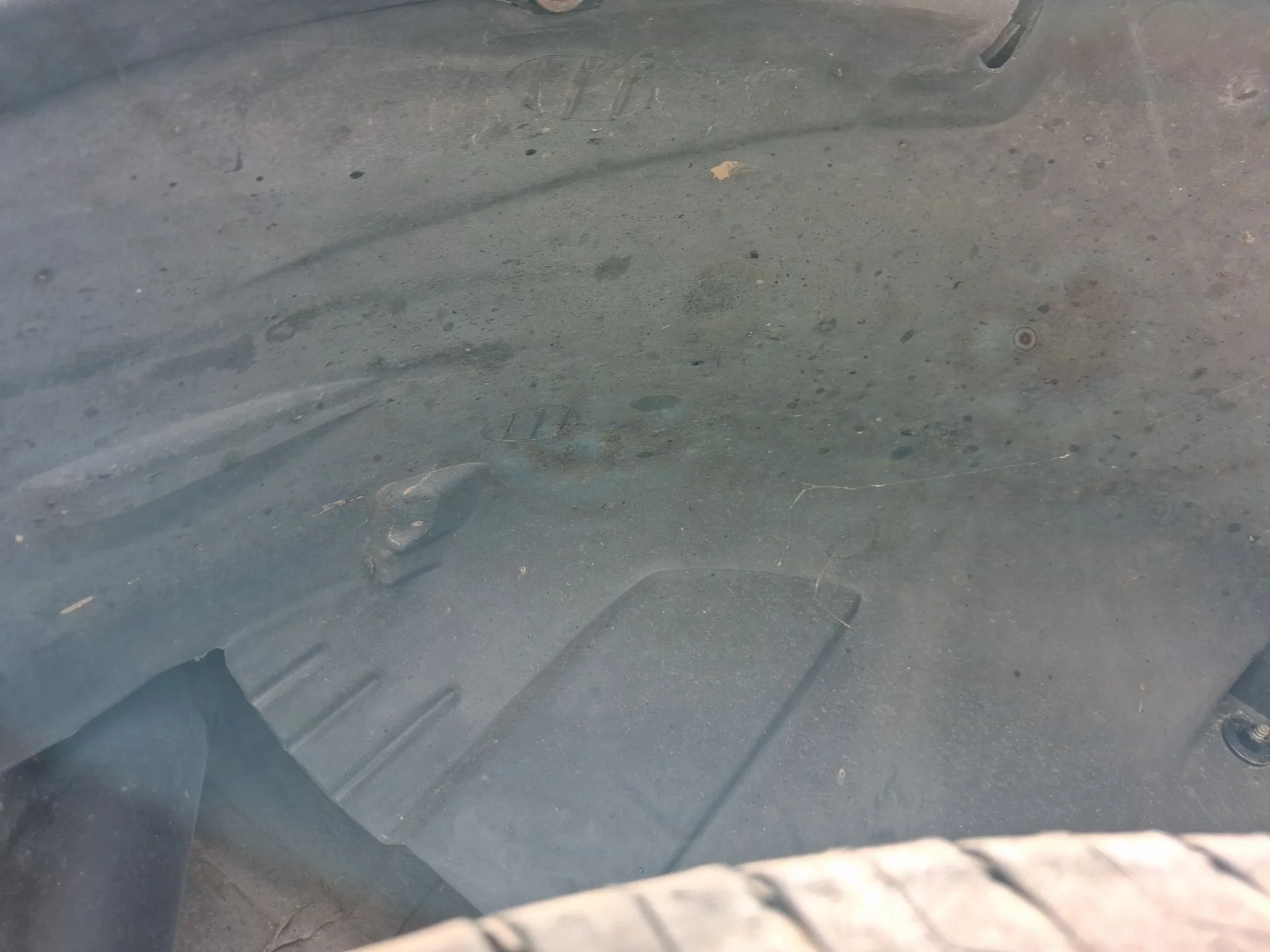 Plastico Pase Rueda Tras. Dch. para Opel Combo Tour (X12)