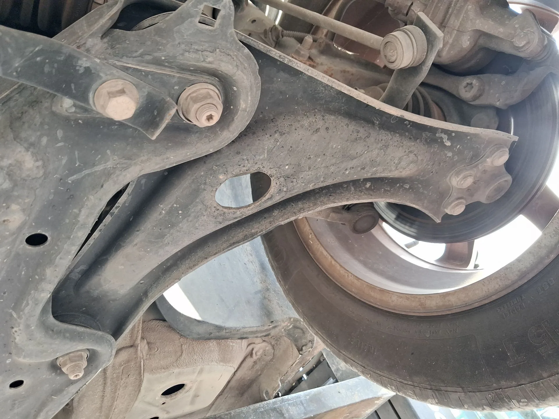 Brazo Suspension Inferior Delantero Izquierdo para Peugeot 208 I (Ca_, Cc_)