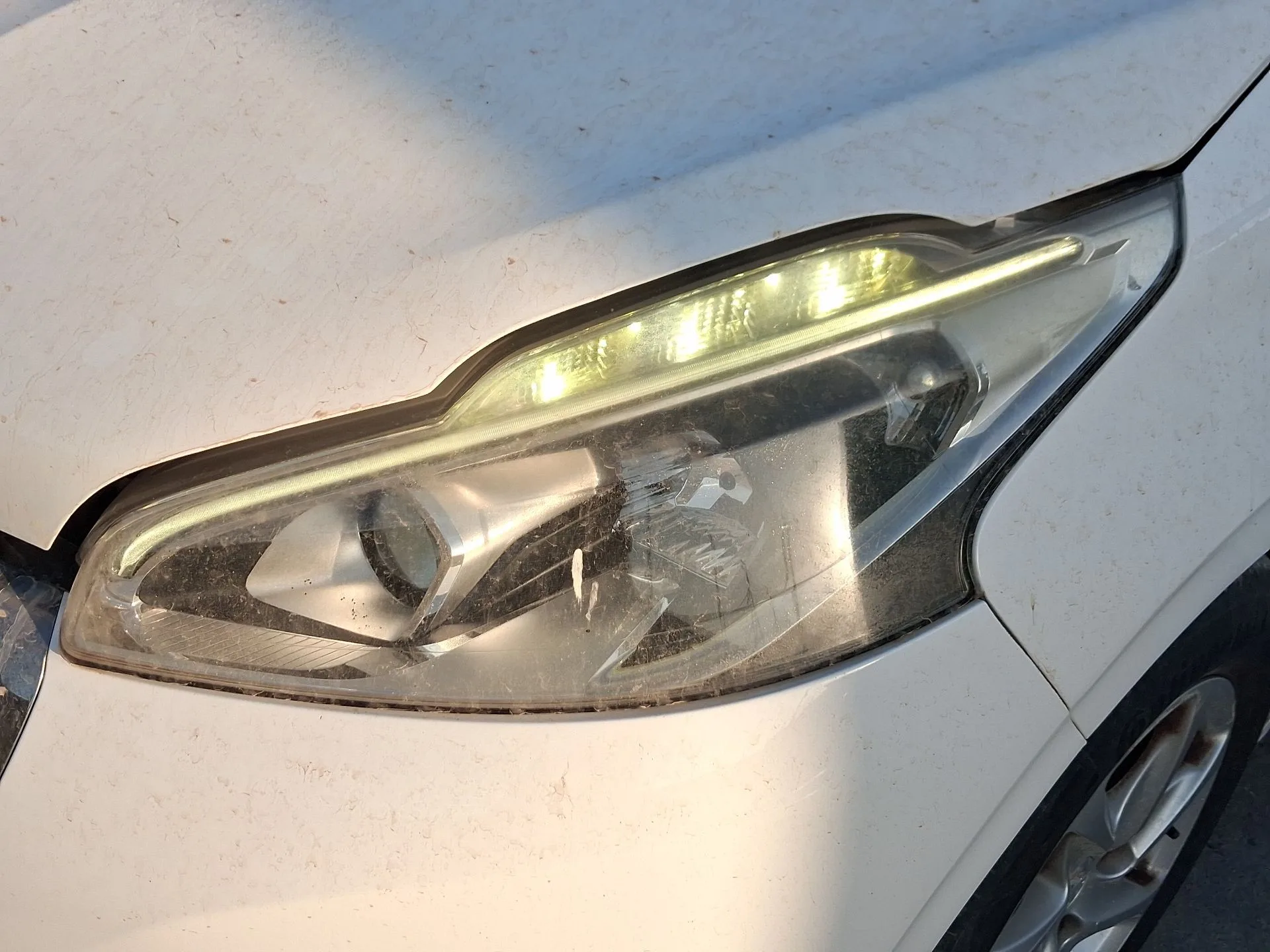 Faro Izquierdo para Peugeot 208 I (Ca_, Cc_)