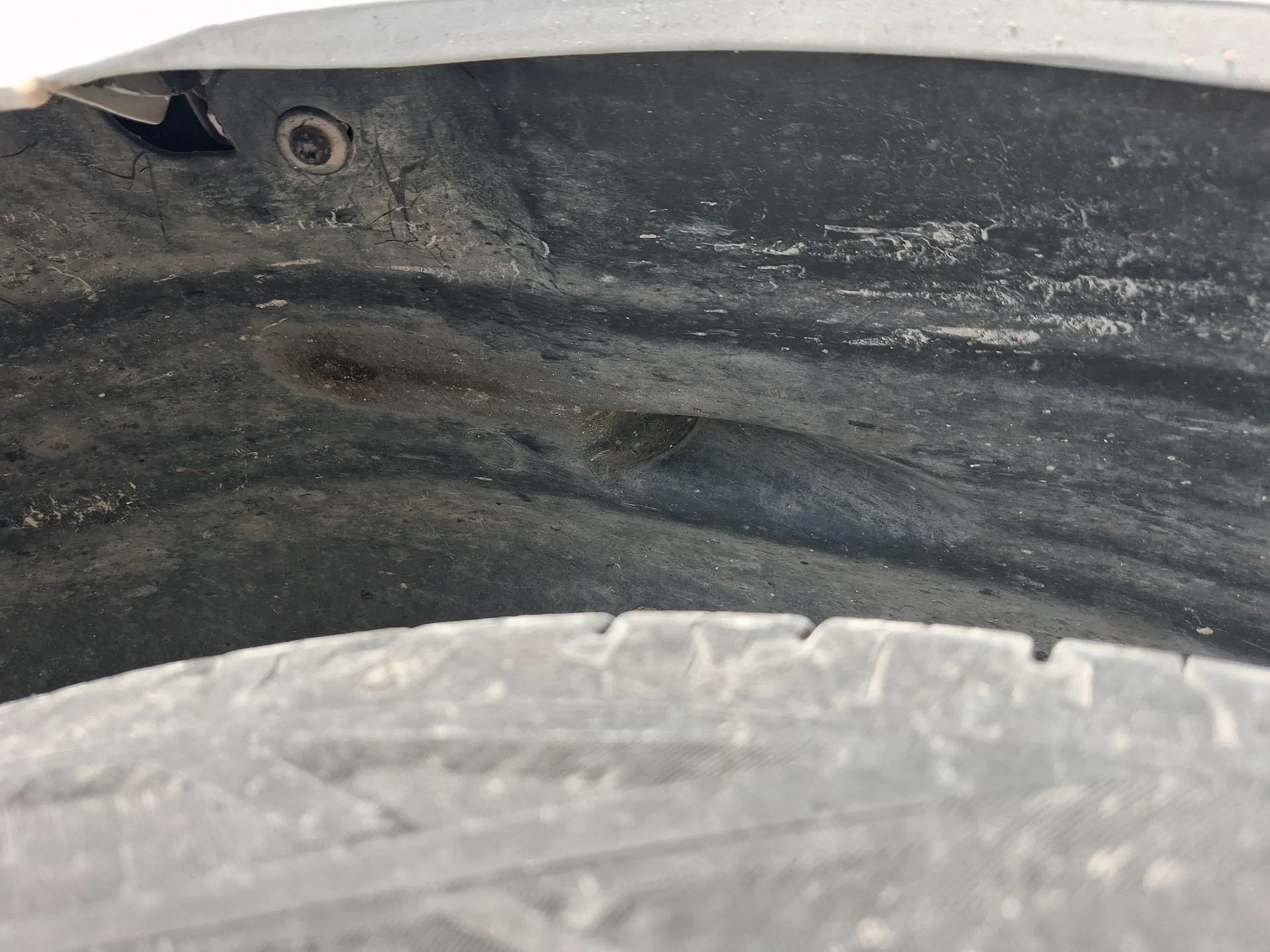 Plastico Pase Rueda Tras. Izq. para Peugeot 208 I (Ca_, Cc_)
