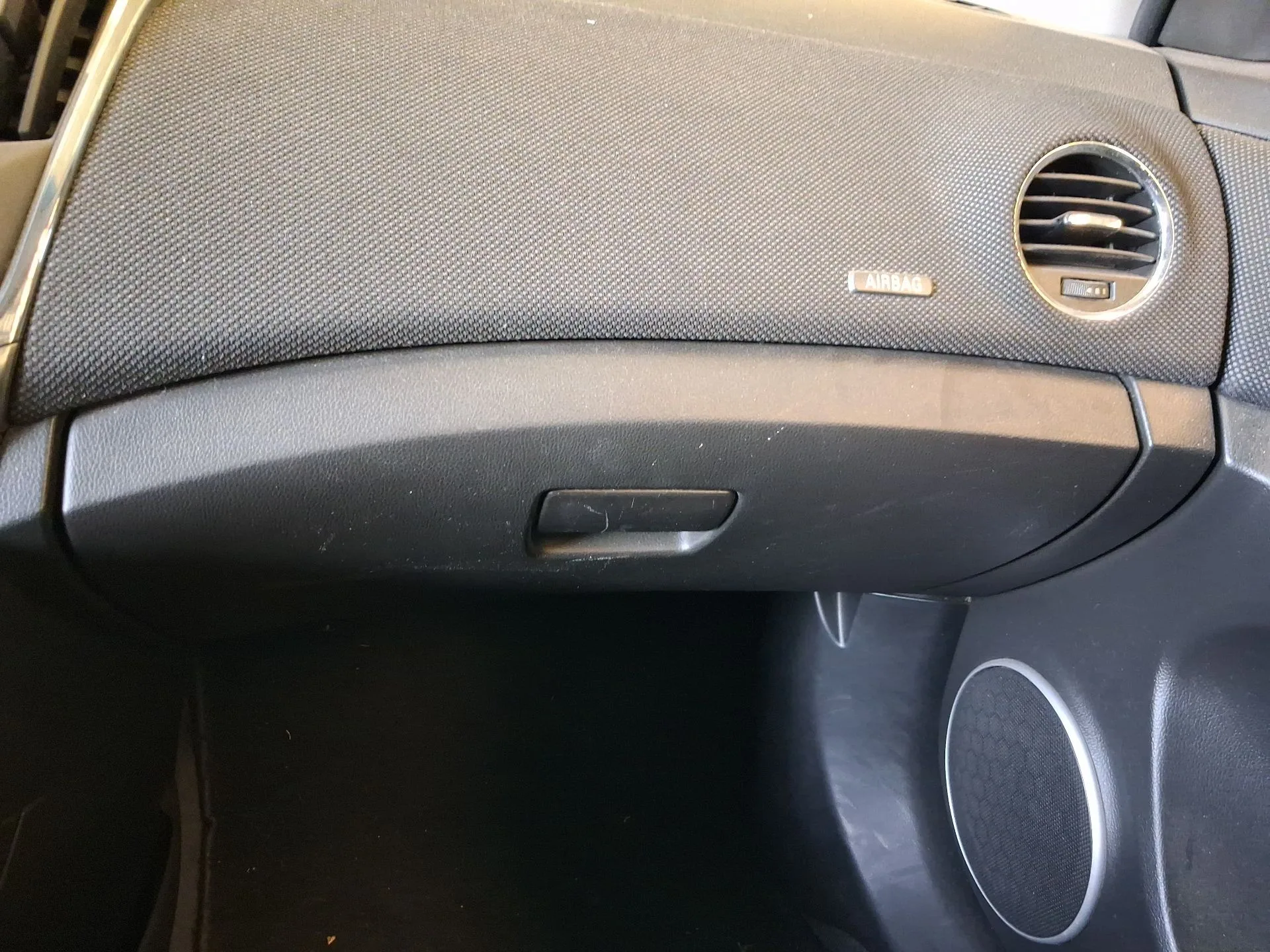 Guantera para Chevrolet Cruze (J300)
