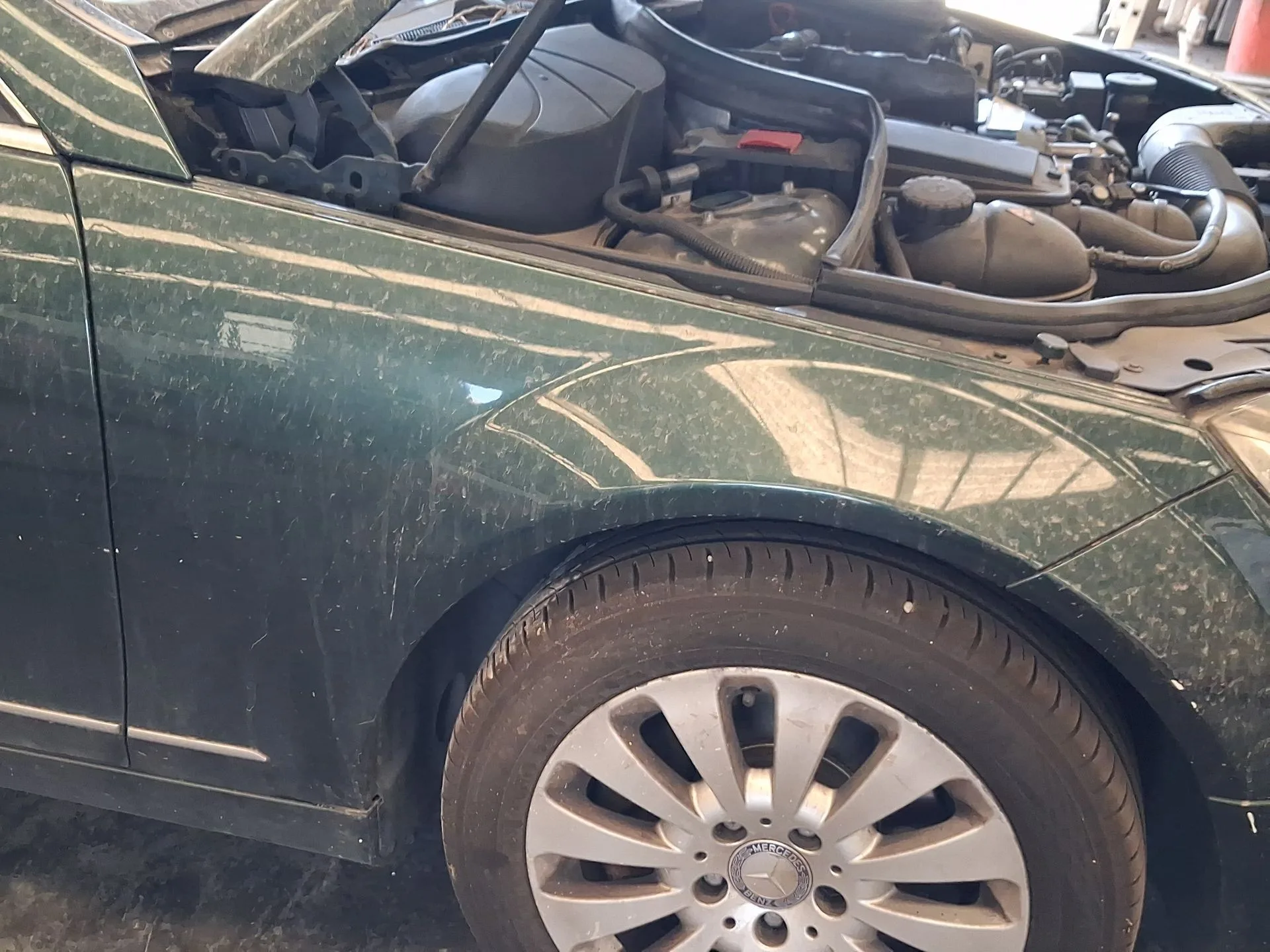 Aleta Delantera Derecha para Mercedes-Benz Clase C (W204)