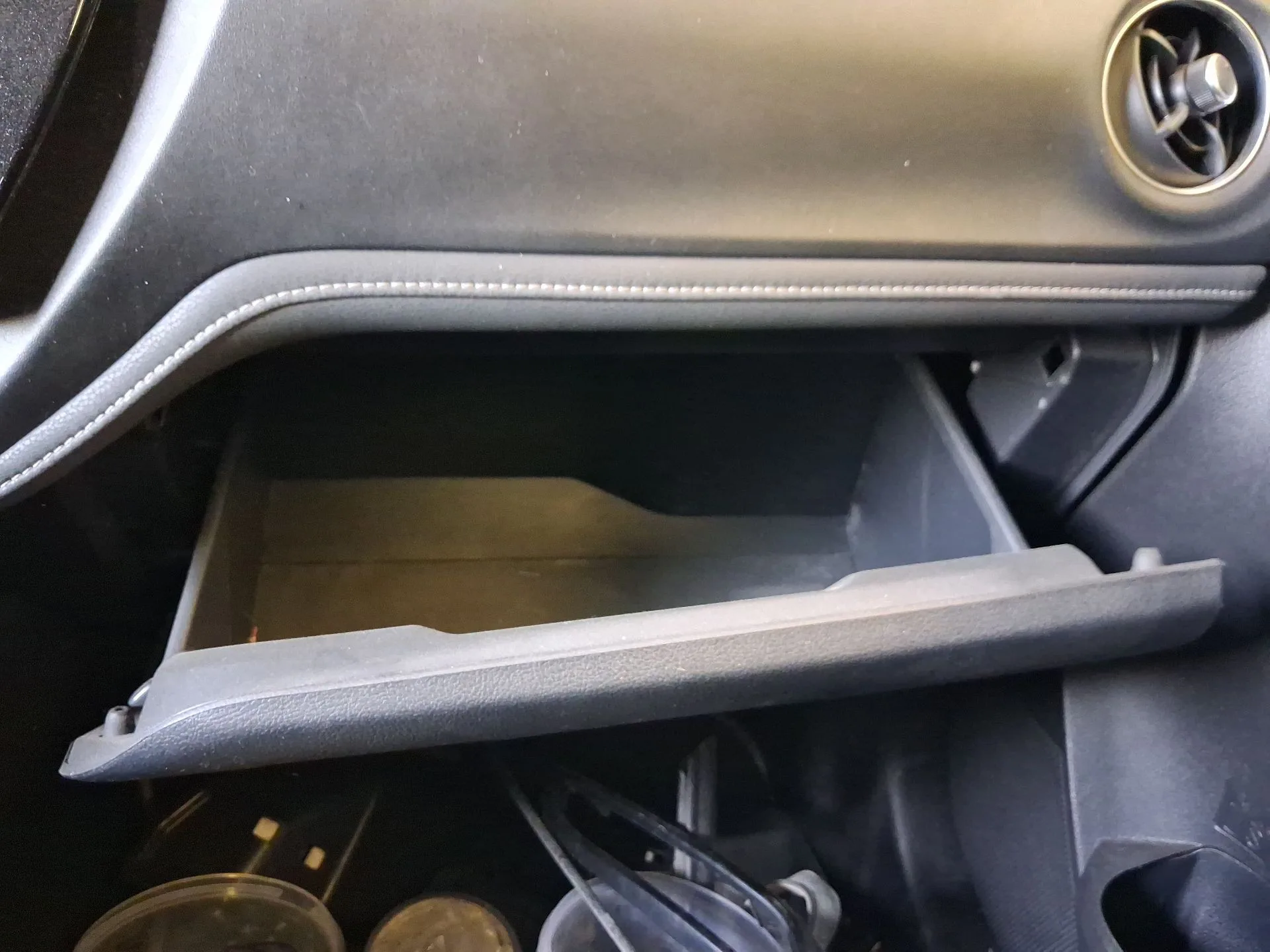 Guantera para Toyota Auris (_E18_)