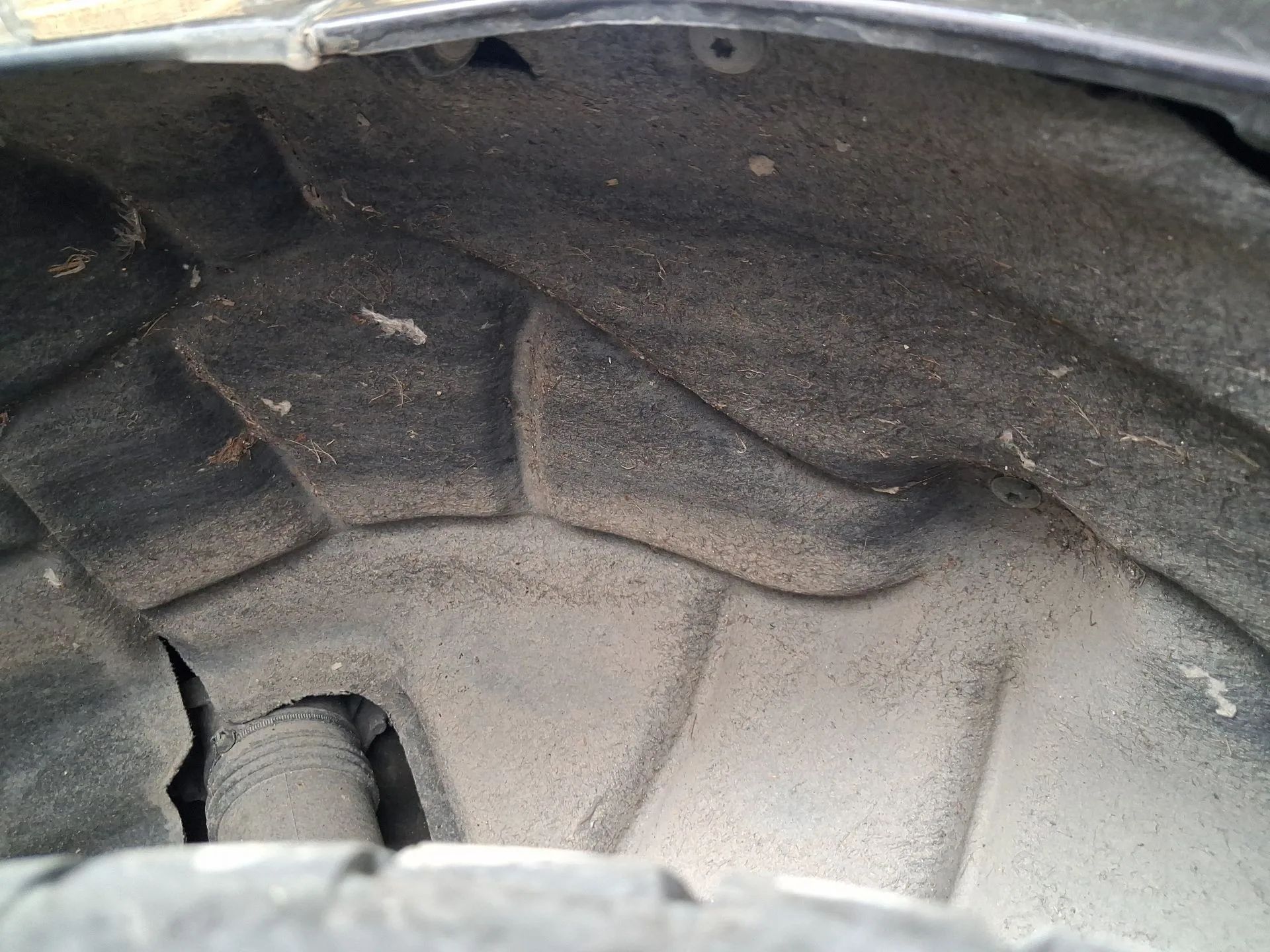 Plastico Pase Rueda Tras. Izq. para Seat Leon (5F1)