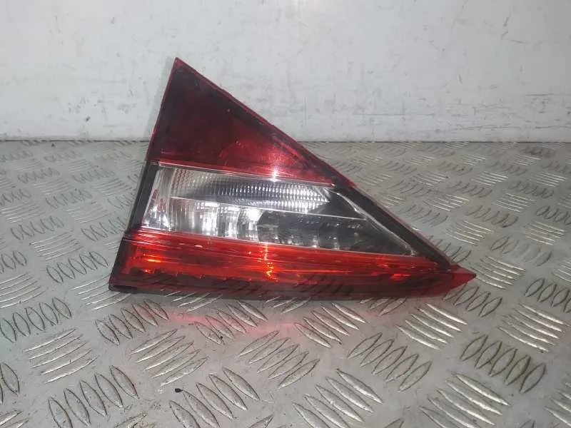 Piloto Trasero Derecho Interior para Skoda Superb (3V3)
