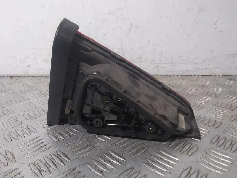 Piloto Trasero Derecho Interior para Skoda Superb (3V3)