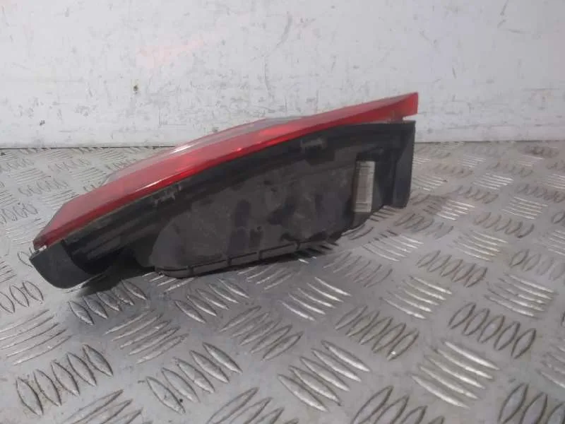 Piloto Trasero Derecho Interior para Skoda Superb (3V3)