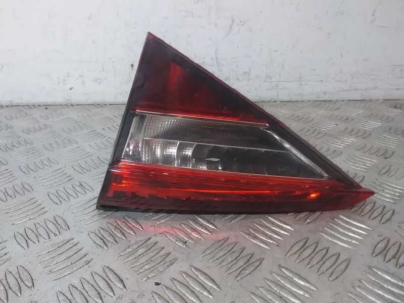 Piloto Trasero Derecho Interior para Skoda Superb (3V3)