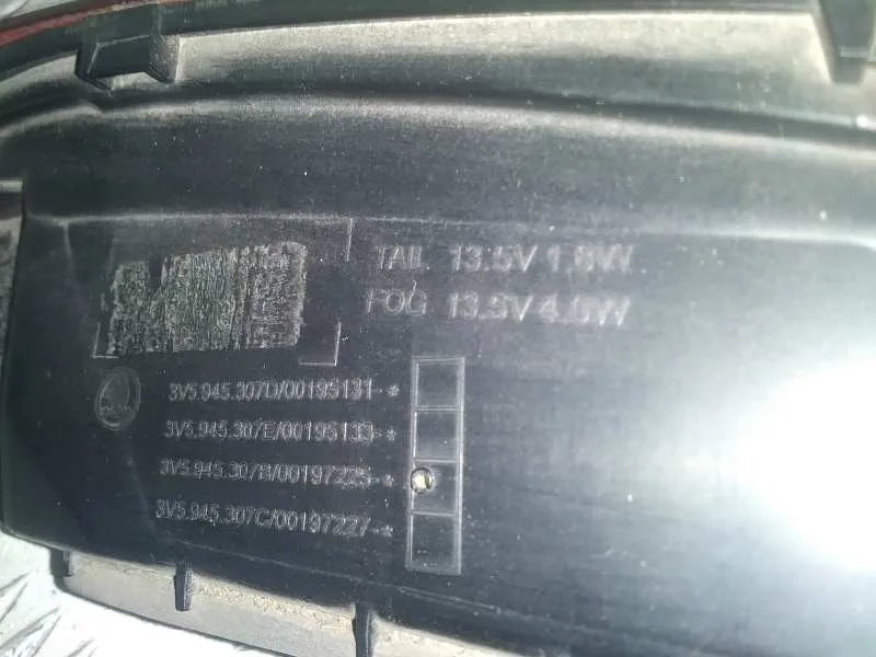 Piloto Trasero Izquierdo Interior para Skoda Superb (3V3)