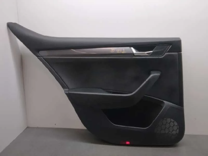 Guarnecido Puerta Trasera Izquierda para Skoda Superb (3V3)