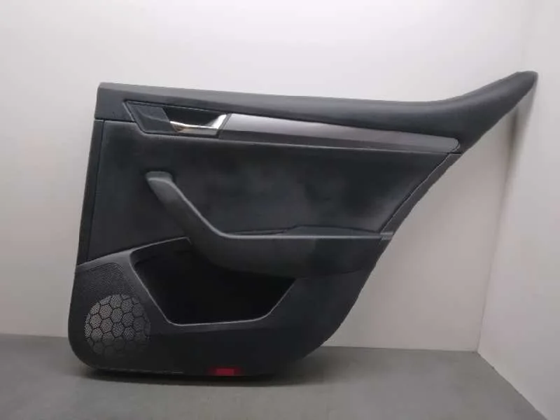 Guarnecido Puerta Trasera Derecha para Skoda Superb (3V3)