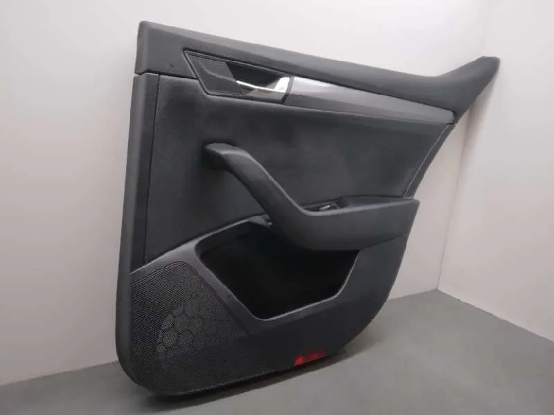 Guarnecido Puerta Trasera Derecha para Skoda Superb (3V3)