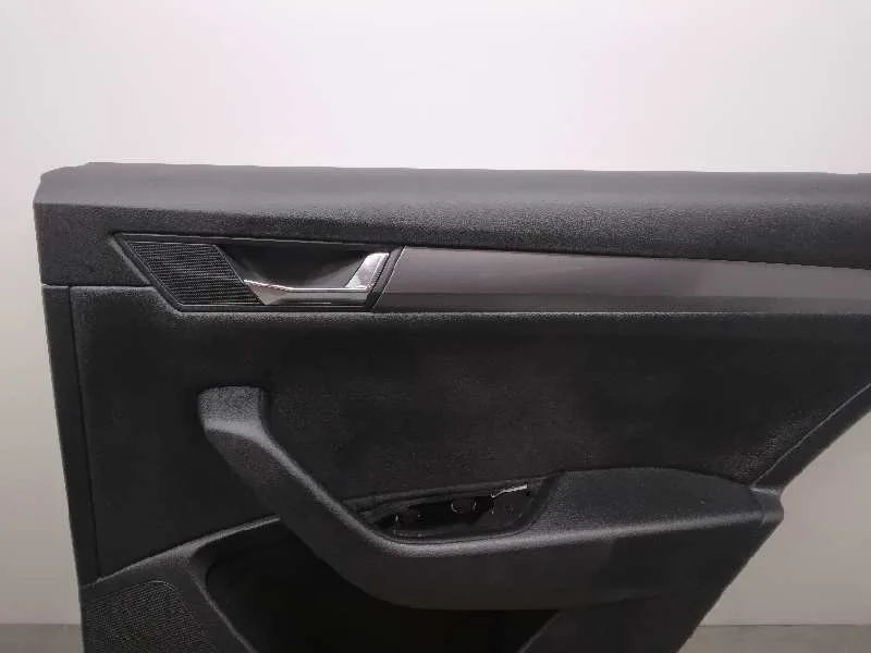 Guarnecido Puerta Trasera Derecha para Skoda Superb (3V3)