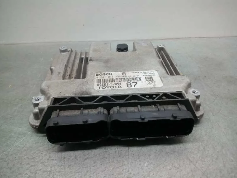 Centralita Motor Uce para Toyota Corolla (E12)