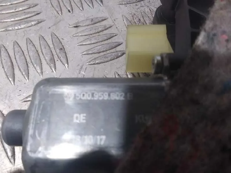 Elevalunas Delantero Derecho para Skoda Superb (3V3)