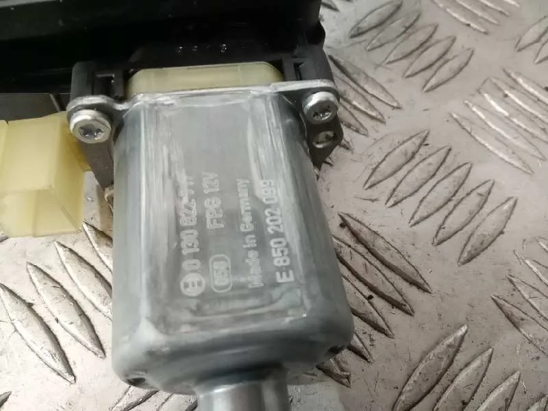 Elevalunas Delantero Izquierdo para Skoda Superb (3V3)
