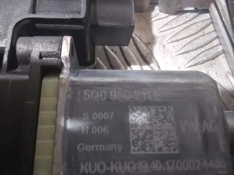 Elevalunas Trasero Izquierdo para Skoda Superb (3V3)